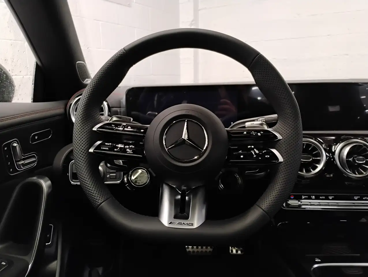 Mercedes-Benz CLA снимка Mercedes-Benz CLA