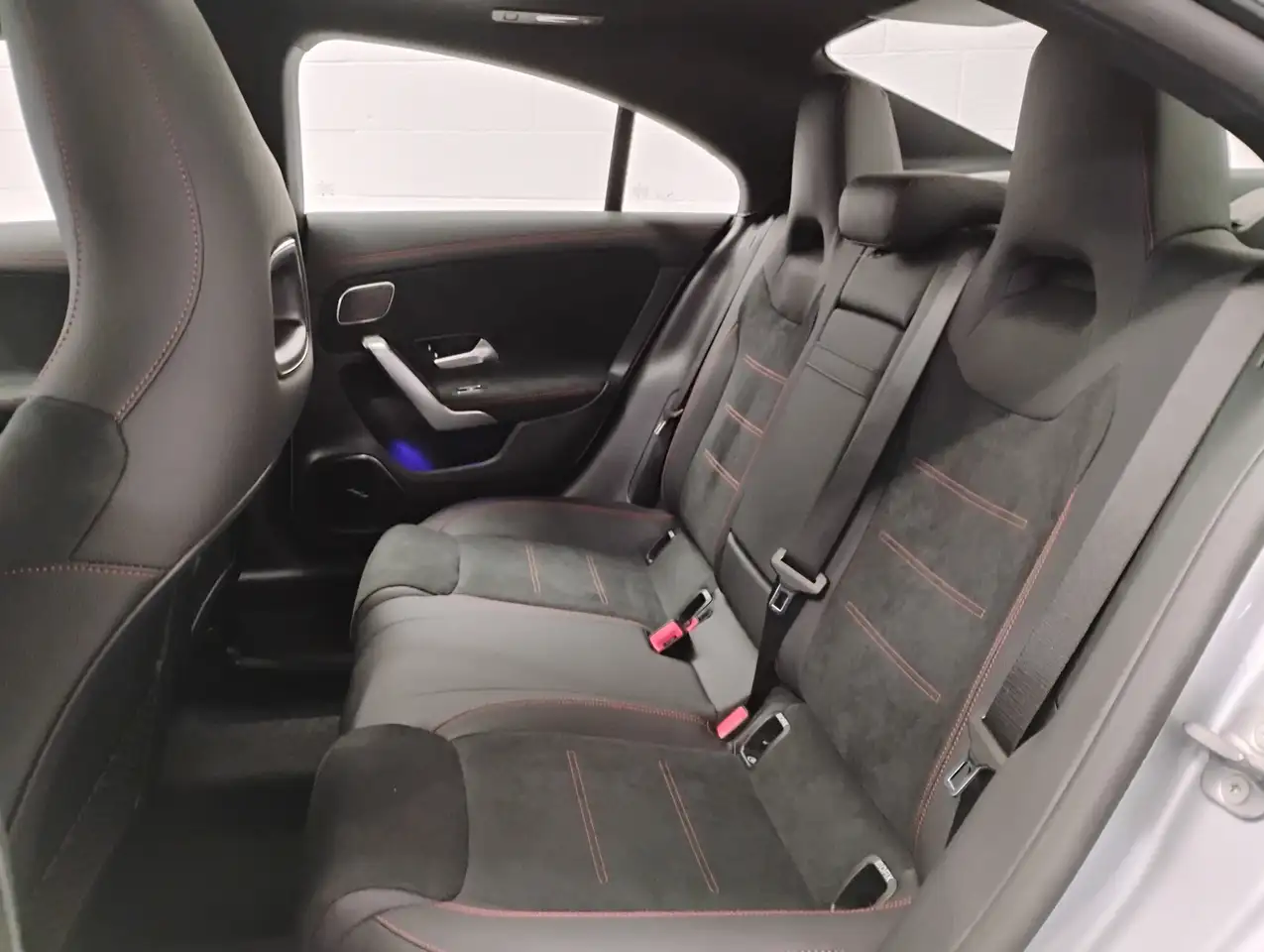 Mercedes-Benz CLA снимка Mercedes-Benz CLA