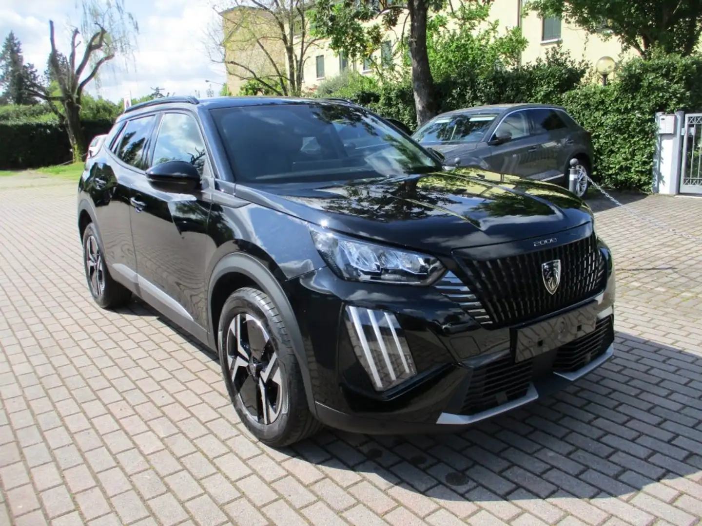 Peugeot 2008 PureTech 100 S&S Allure CarPlay/Led/Navi Zwart - 1