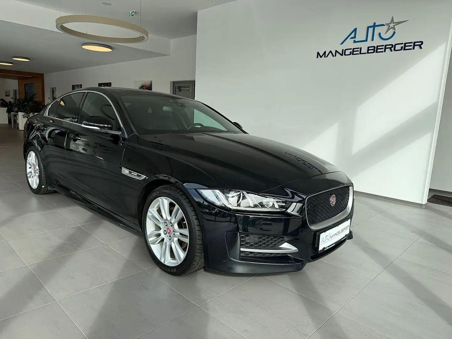 Jaguar XE 20d R-Sport Aut. Noir - 1