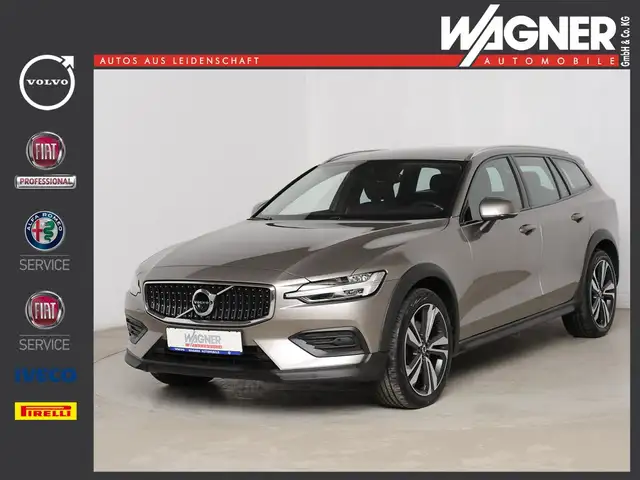 Volvo V60 Cross Country B4 D AWD Geartronic Pro *AHK * 360° * PilotAssist*
