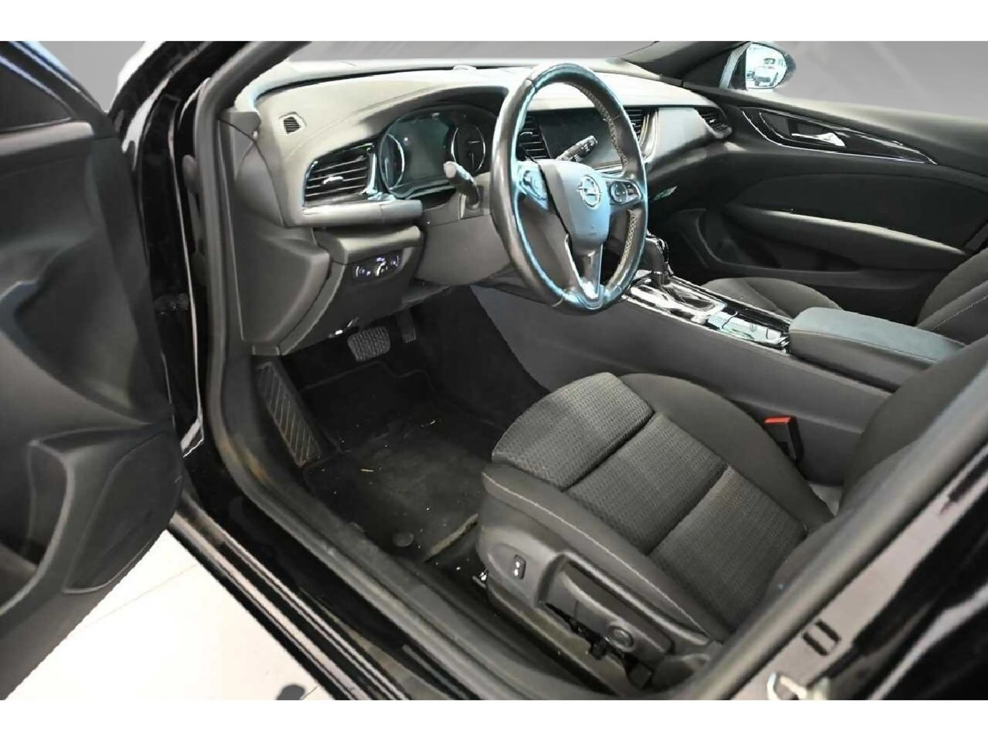 Opel Insignia 2.0 CDTI Business AHK — photo 9