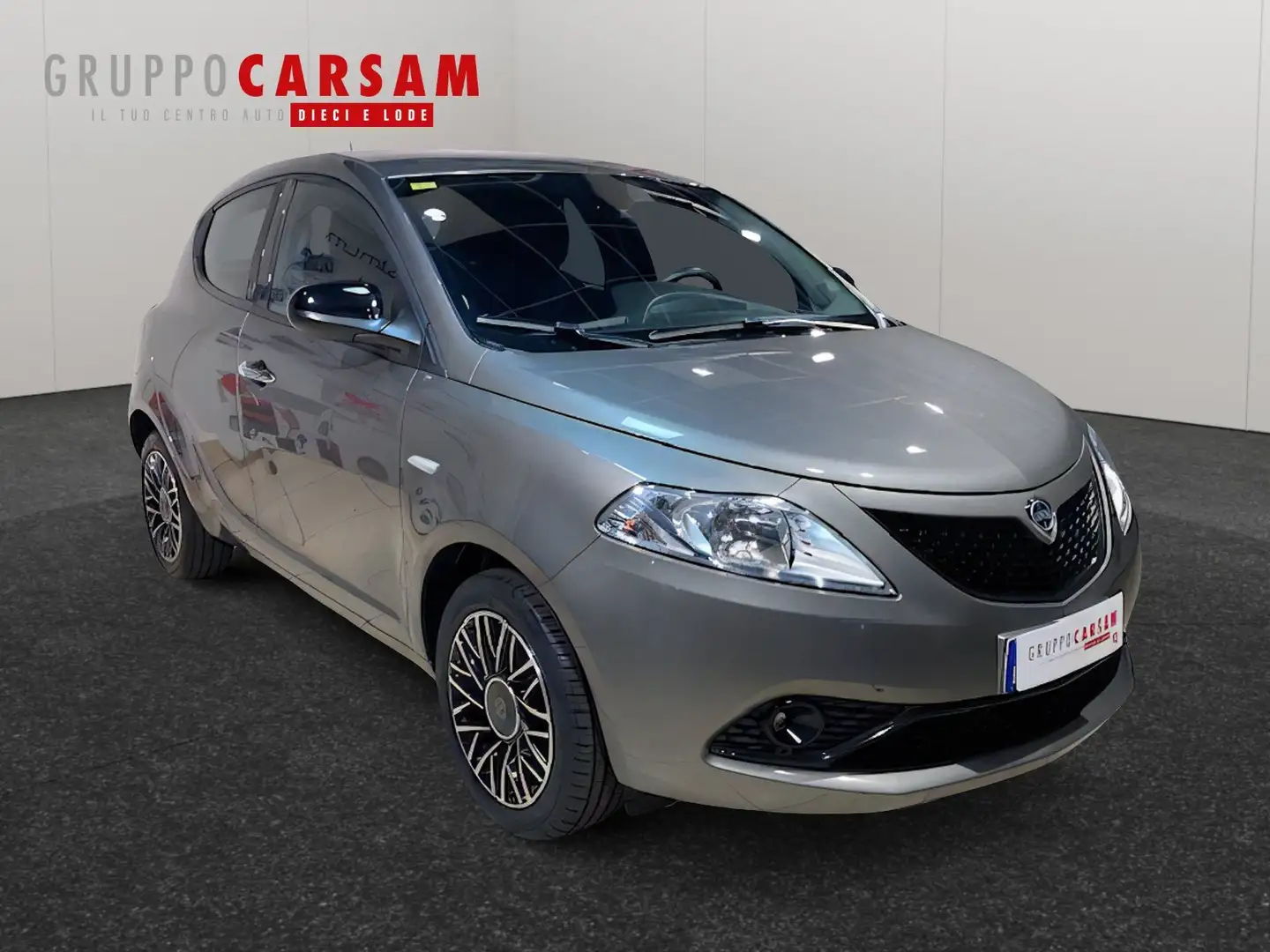 Lancia Ypsilon Ypsilon 1.0 FireFly 5 porte S&S Hybrid Ecochic Go Grau - 2