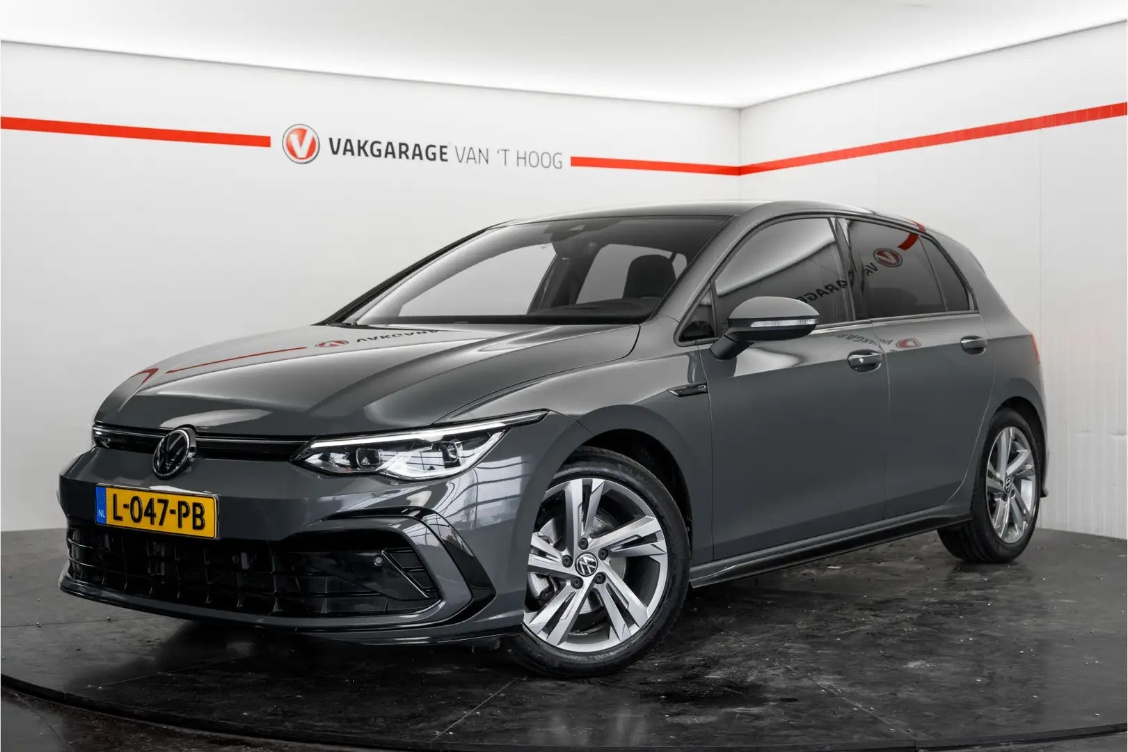 Volkswagen Golf 1.5 eTSI R-Line Business Grau - 1