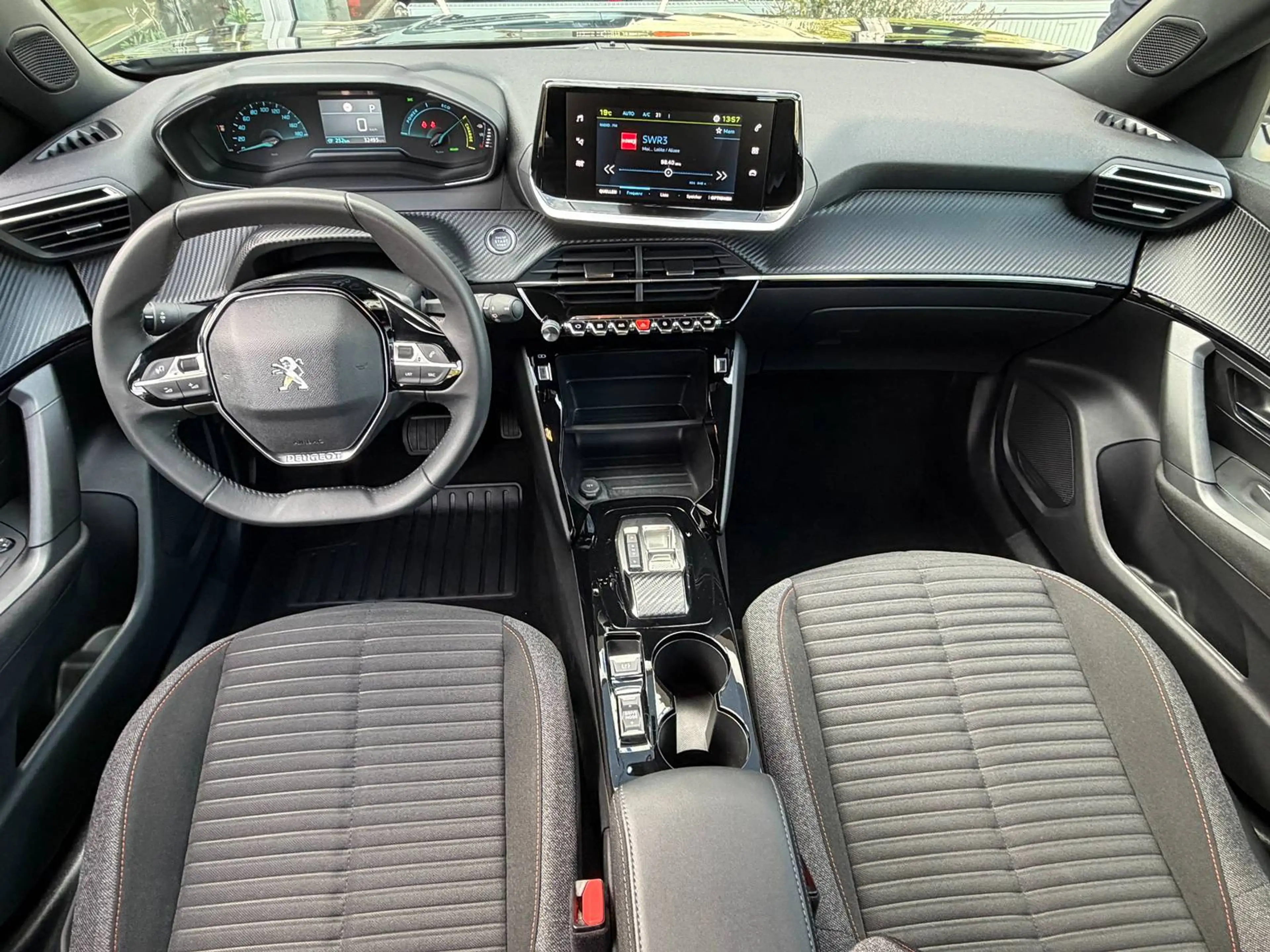 Peugeot e-2008 Active Pack 136,PDC,LED,11 kW OBC — photo 13