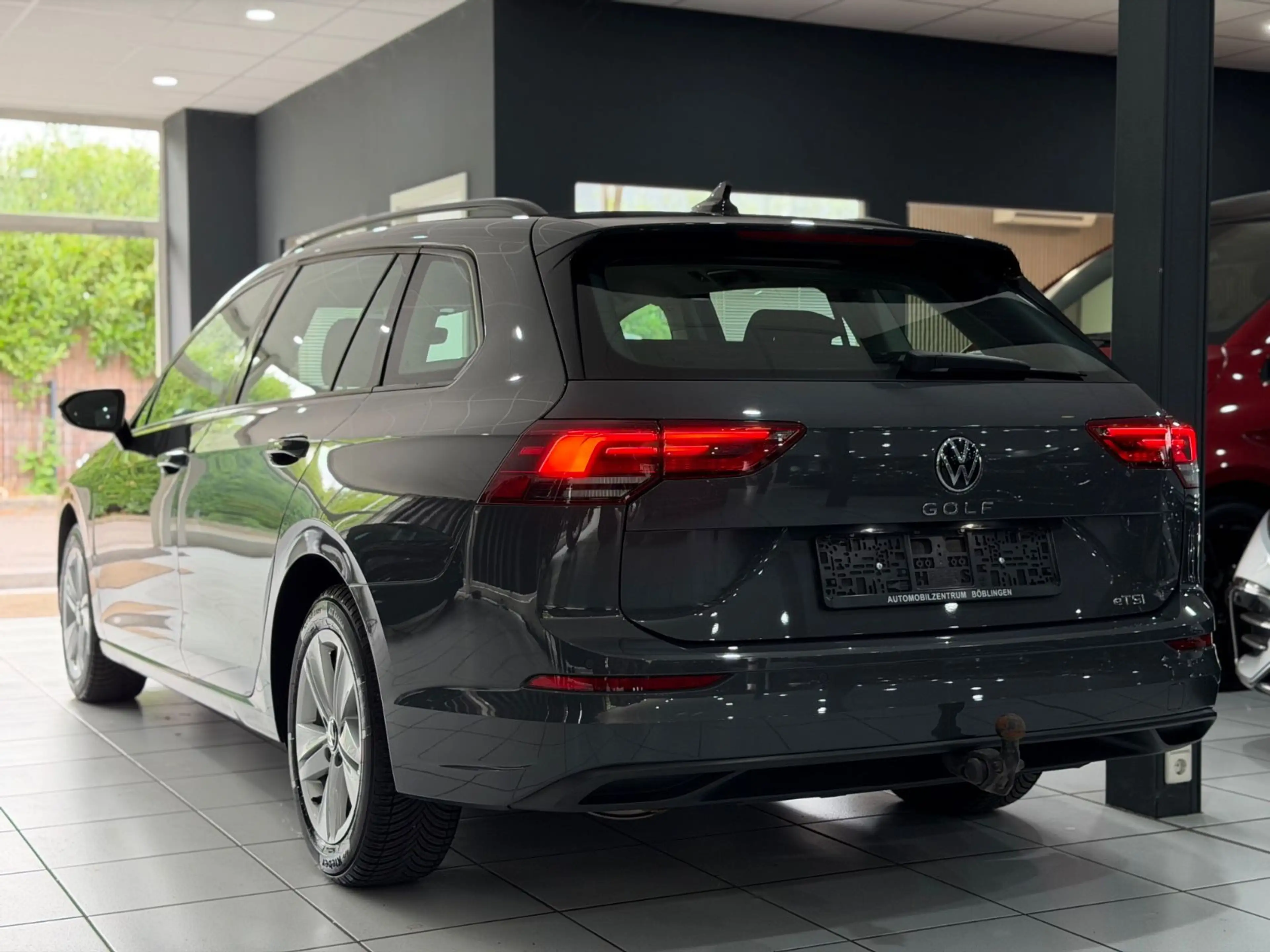 Volkswagen Golf VIII Variant Life eTSI*AUTOMATIK*AHK*LED* — photo 4
