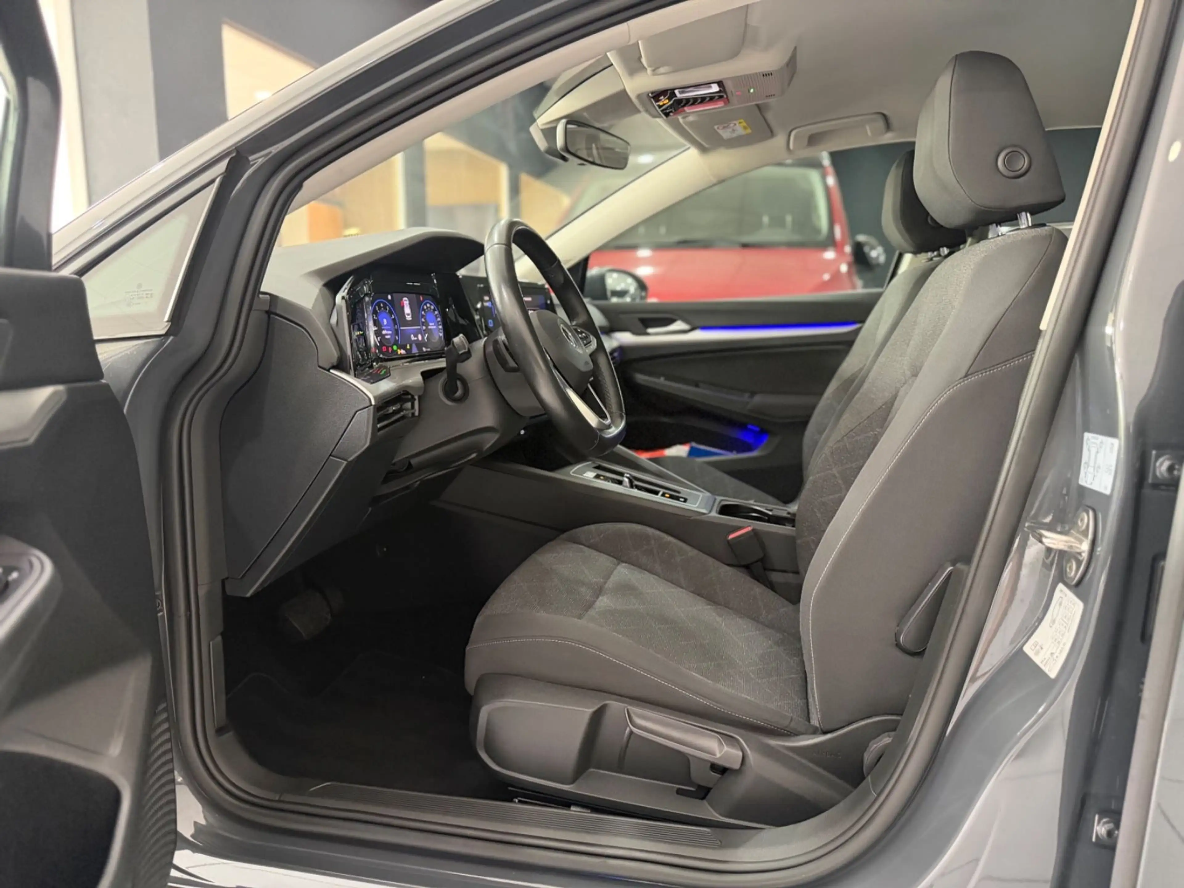 Volkswagen Golf VIII Variant Life eTSI*AUTOMATIK*AHK*LED* — photo 6