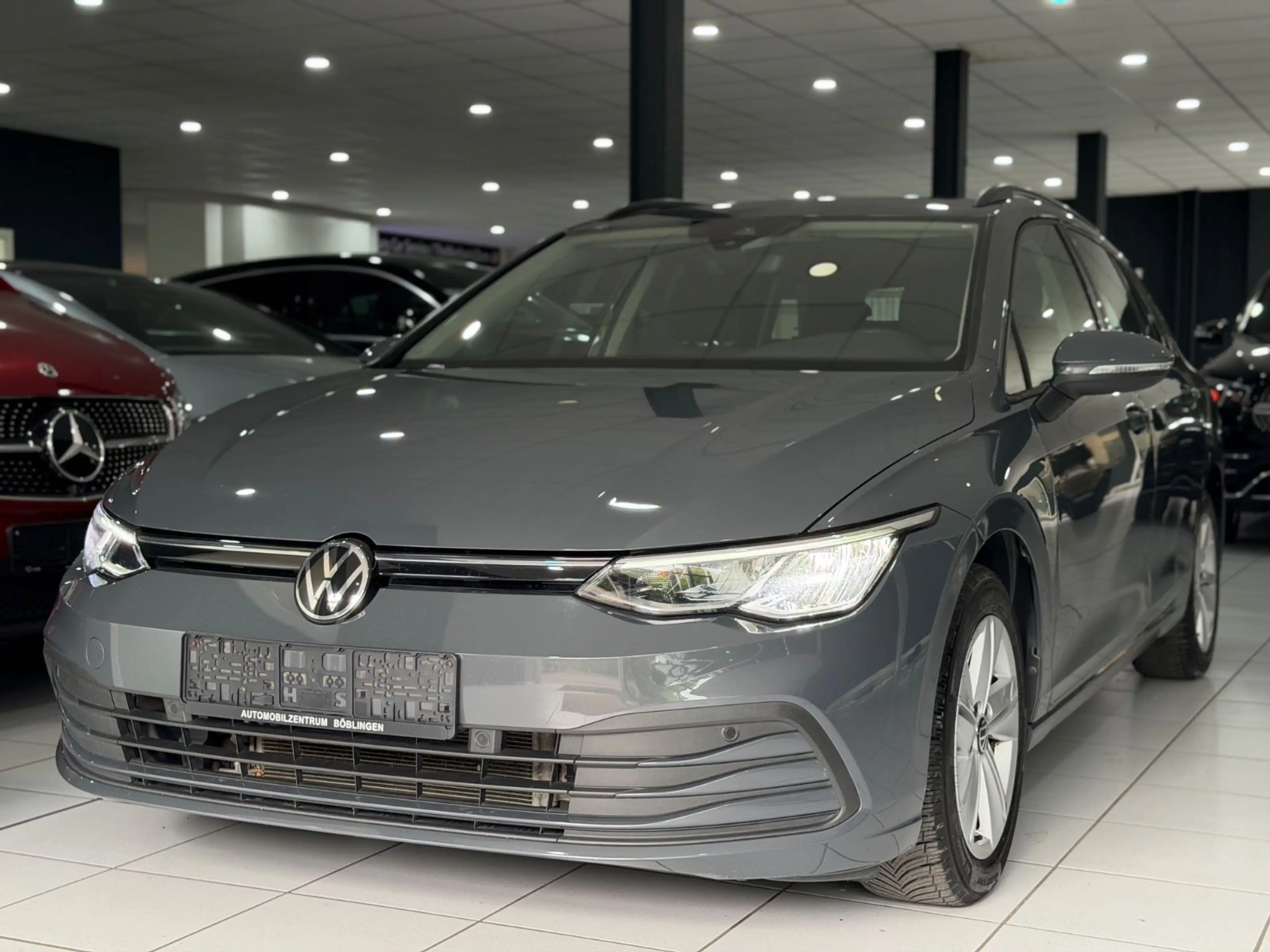 Volkswagen Golf VIII Variant Life eTSI*AUTOMATIK*AHK*LED* — photo 2