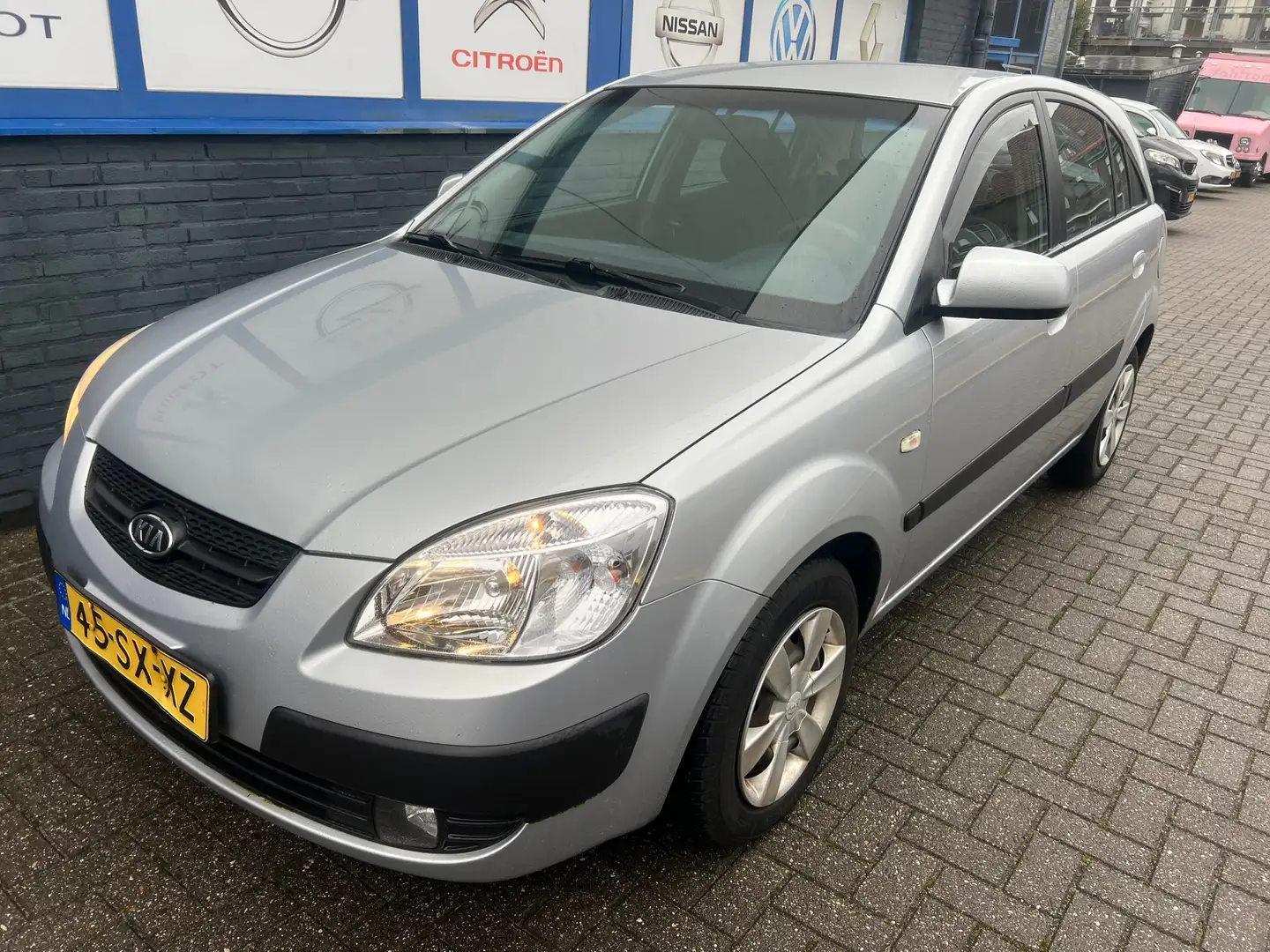 Kia Rio 1.4 X-tra 2006 128000km NWE.APK 3495EU Grau - 2