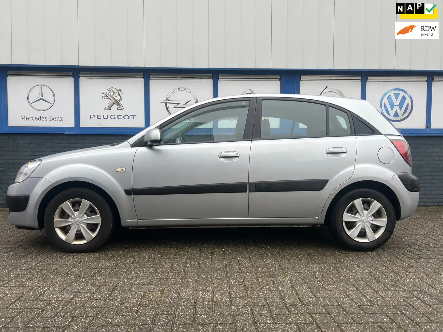 Kia Rio 1.4 X-tra 2006 128000km NWE.APK 3495EU Grau - 1