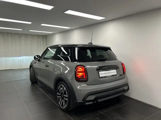 Mini Hatch view 10