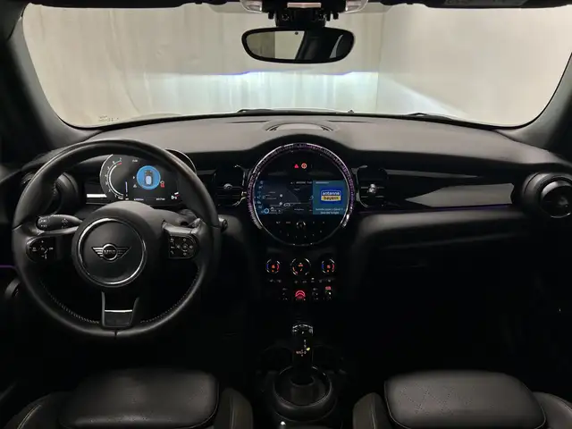 Mini Hatch view 5