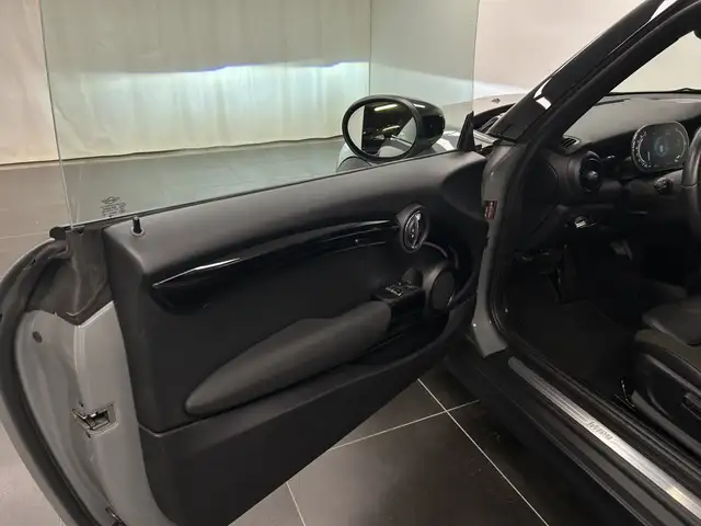 Mini Hatch view 13