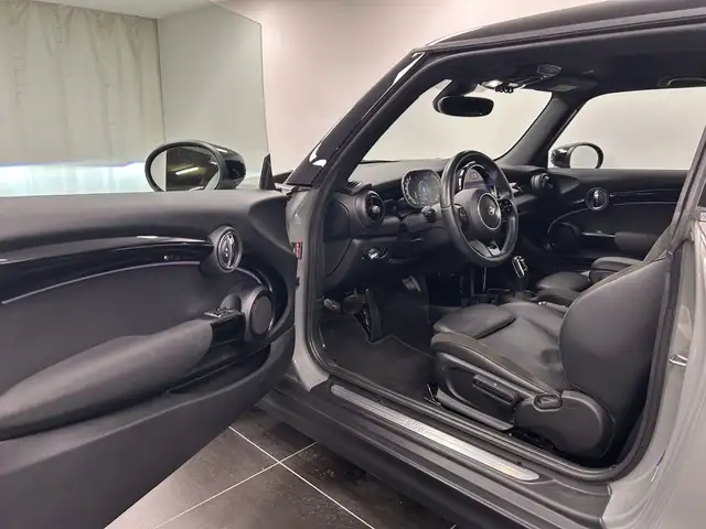 Mini Hatch view 12