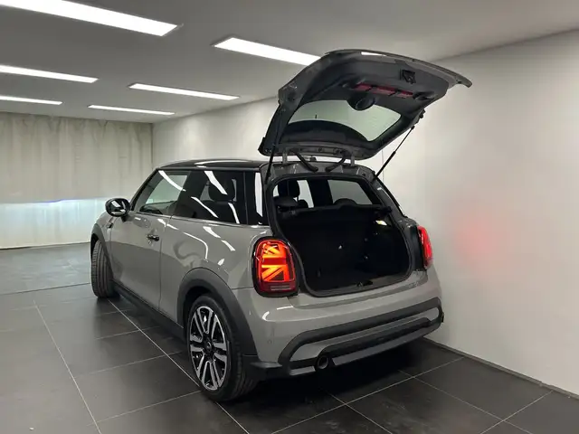 Mini Hatch view 11