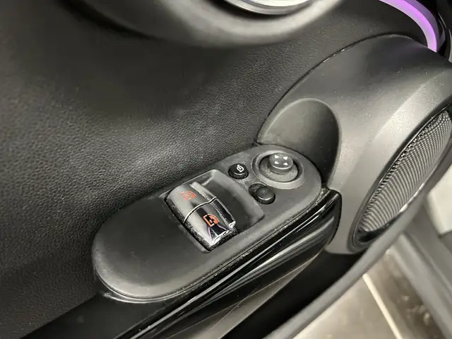 Mini Hatch view 14