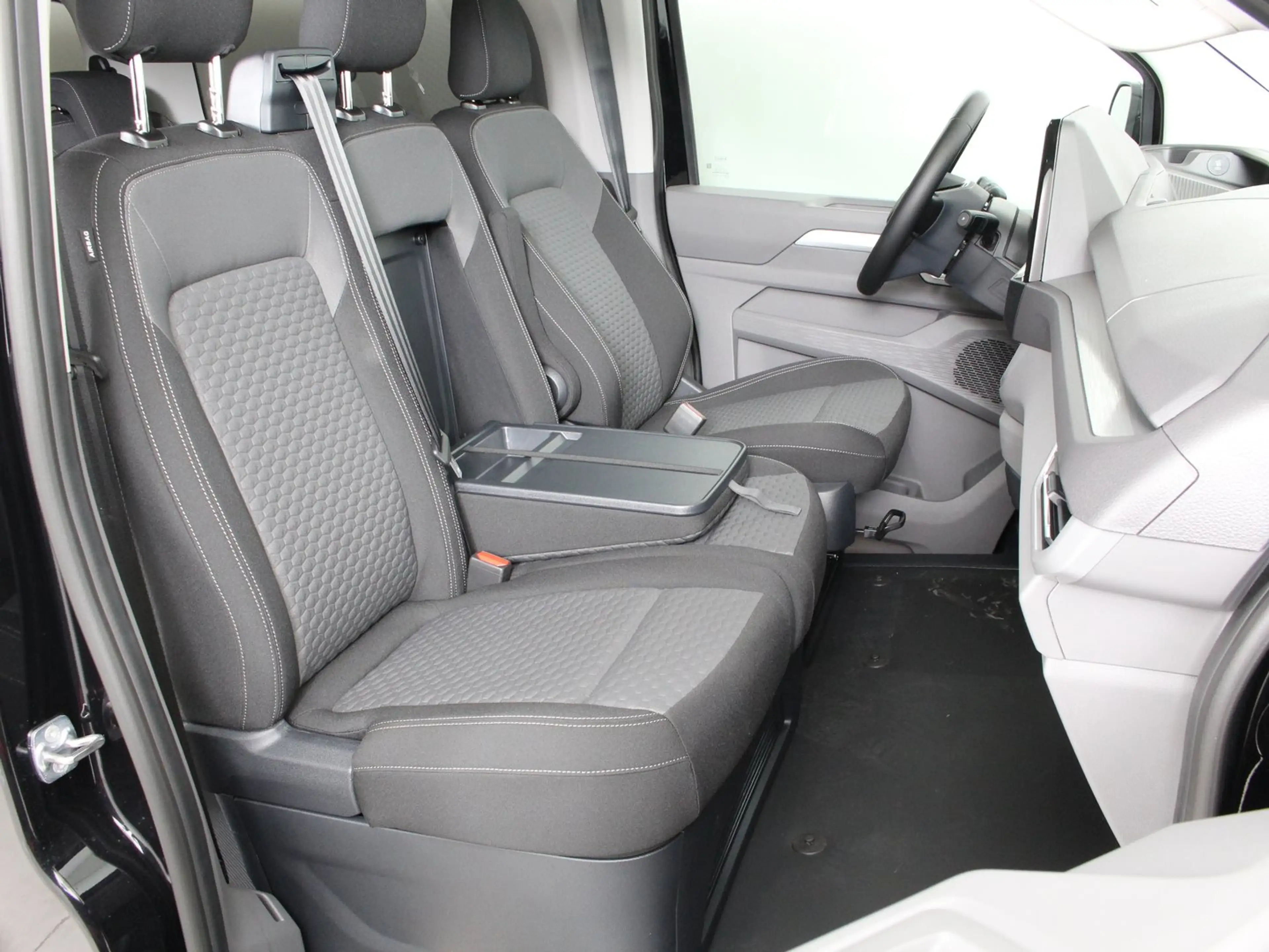 Volkswagen T7 Caravelle VW T7 Caravelle Life LR TDI 4MOTION — photo 6