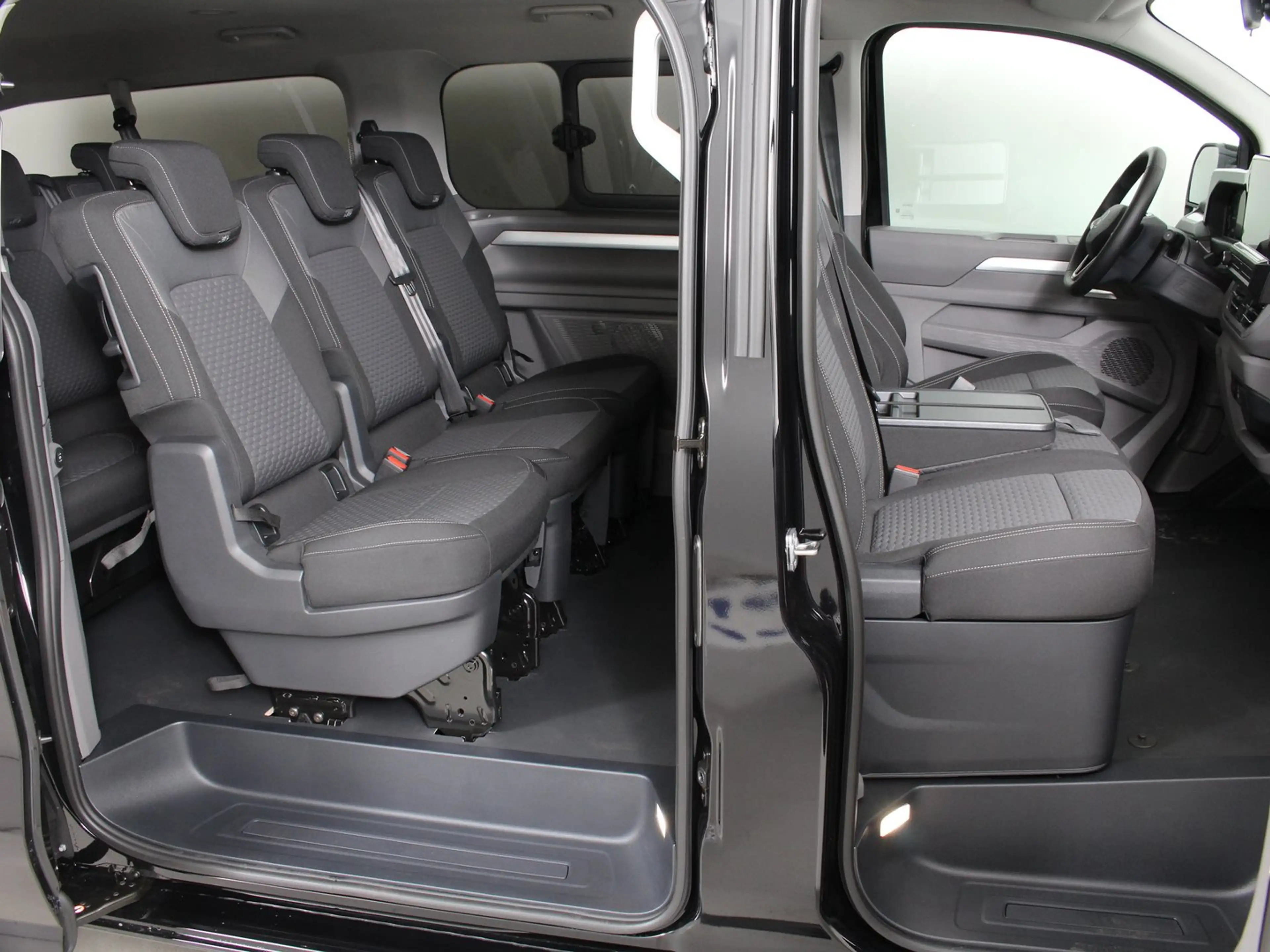 Volkswagen T7 Caravelle VW T7 Caravelle Life LR TDI 4MOTION — photo 7