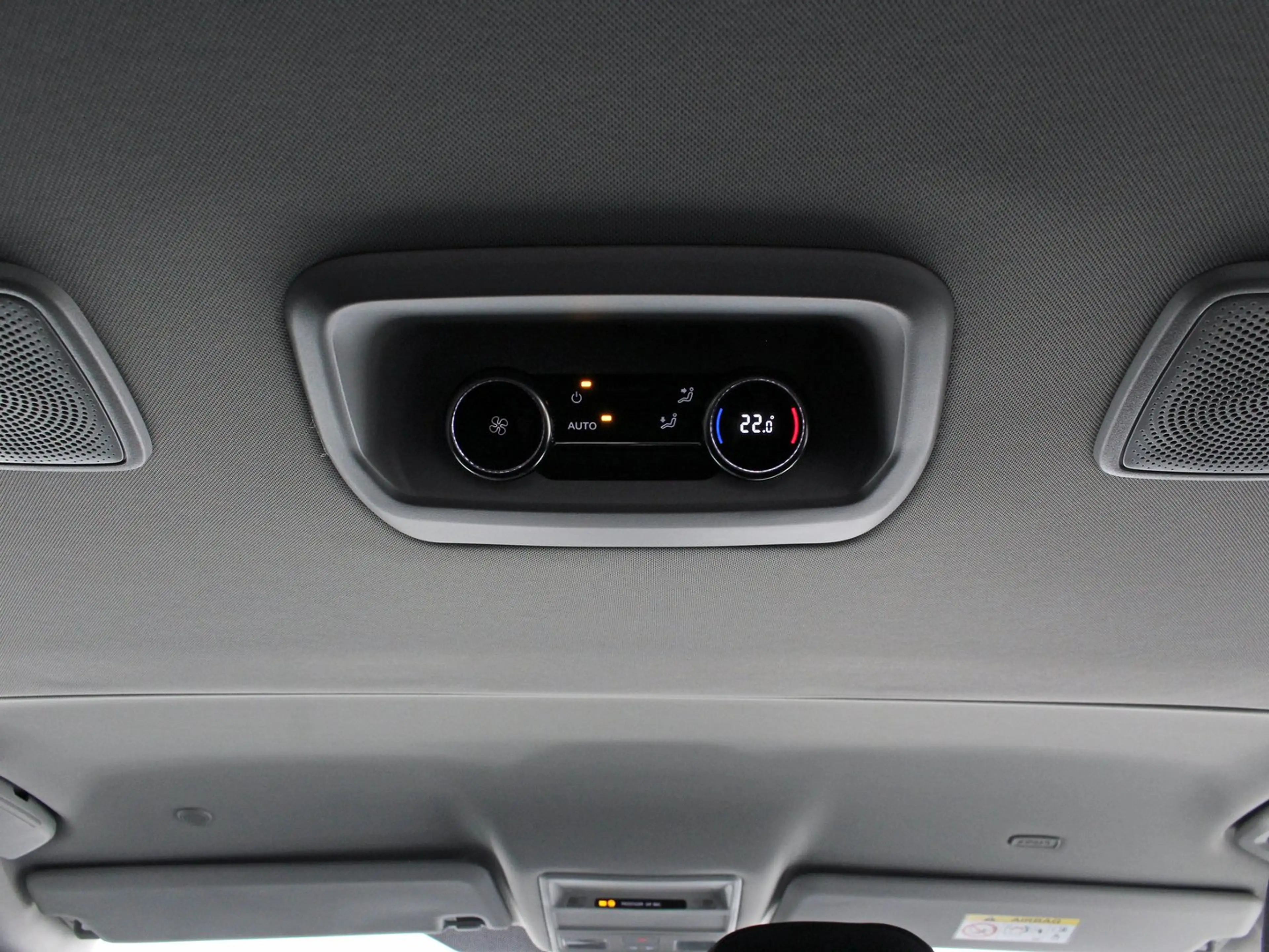Volkswagen T7 Caravelle VW T7 Caravelle Life LR TDI 4MOTION — photo 10