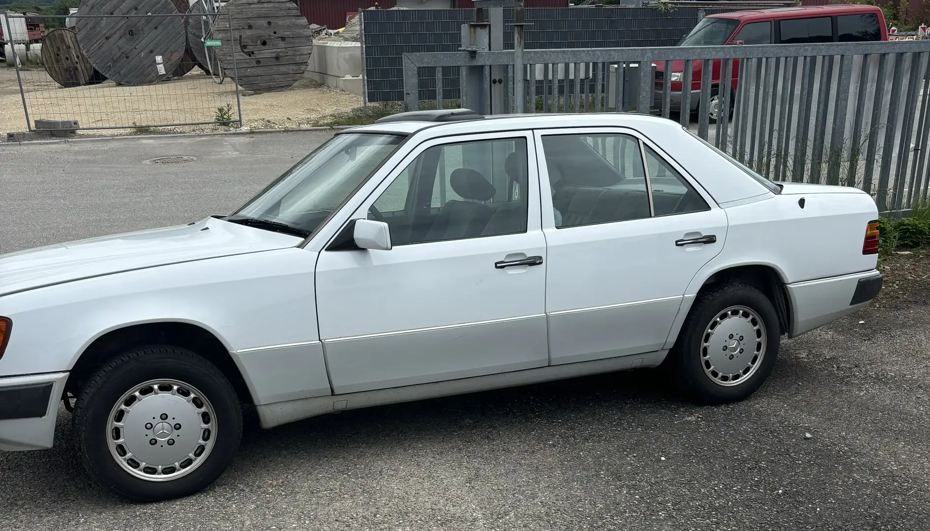 Mercedes-Benz E 230 Mercedes E 230 mit oldtimer papiere - 1