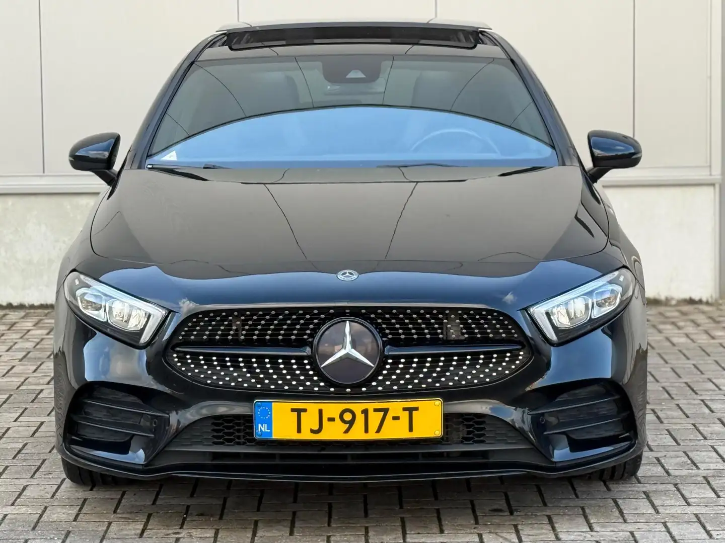 Mercedes-Benz A 200 AMG PANO NAP NIGHT PACK Zwart - 2