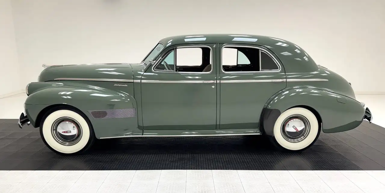 Oldsmobile Custom Cruiser 4 Door Touring Sedan, foto 2