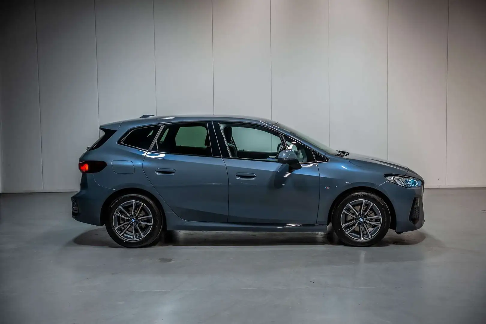 BMW 218 218d Active Tourer / Automaat / NAVI / M Sport / Gris - 2