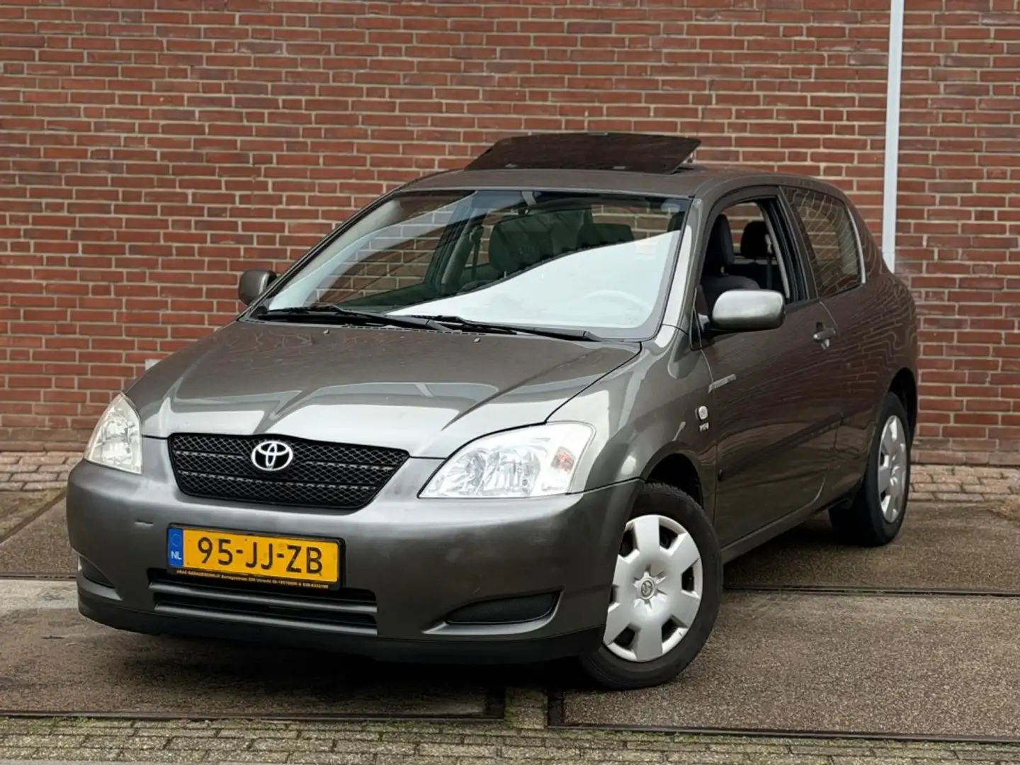 Toyota Corolla 1.4 VVT-i L.Terra |STUURBKR |NIEUWE APK |ZUINIG Grijs - 2