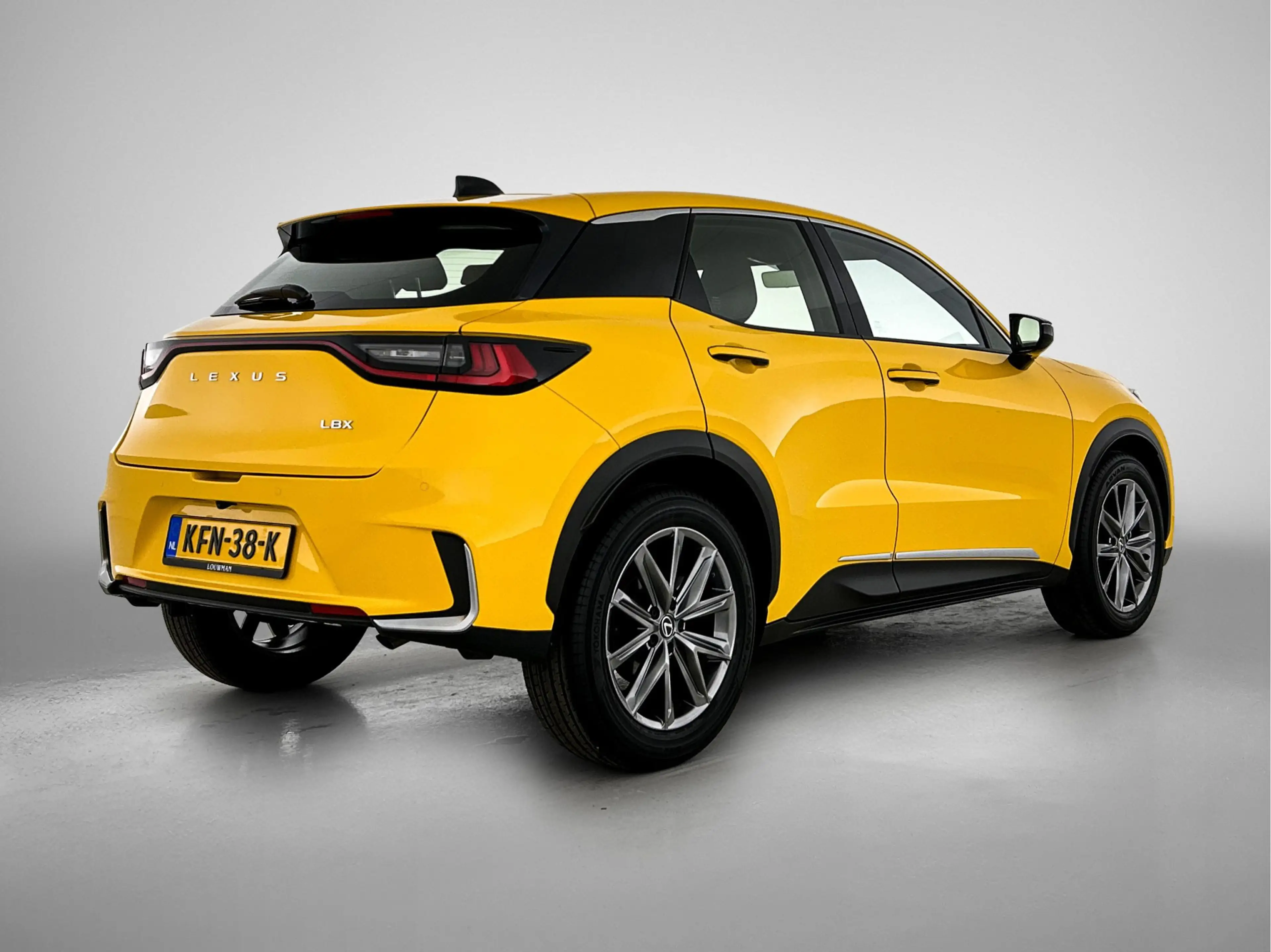 Lexus LBX Relax 2WD | BTW Voertuig | Premium uitgevoerd | De — photo 2