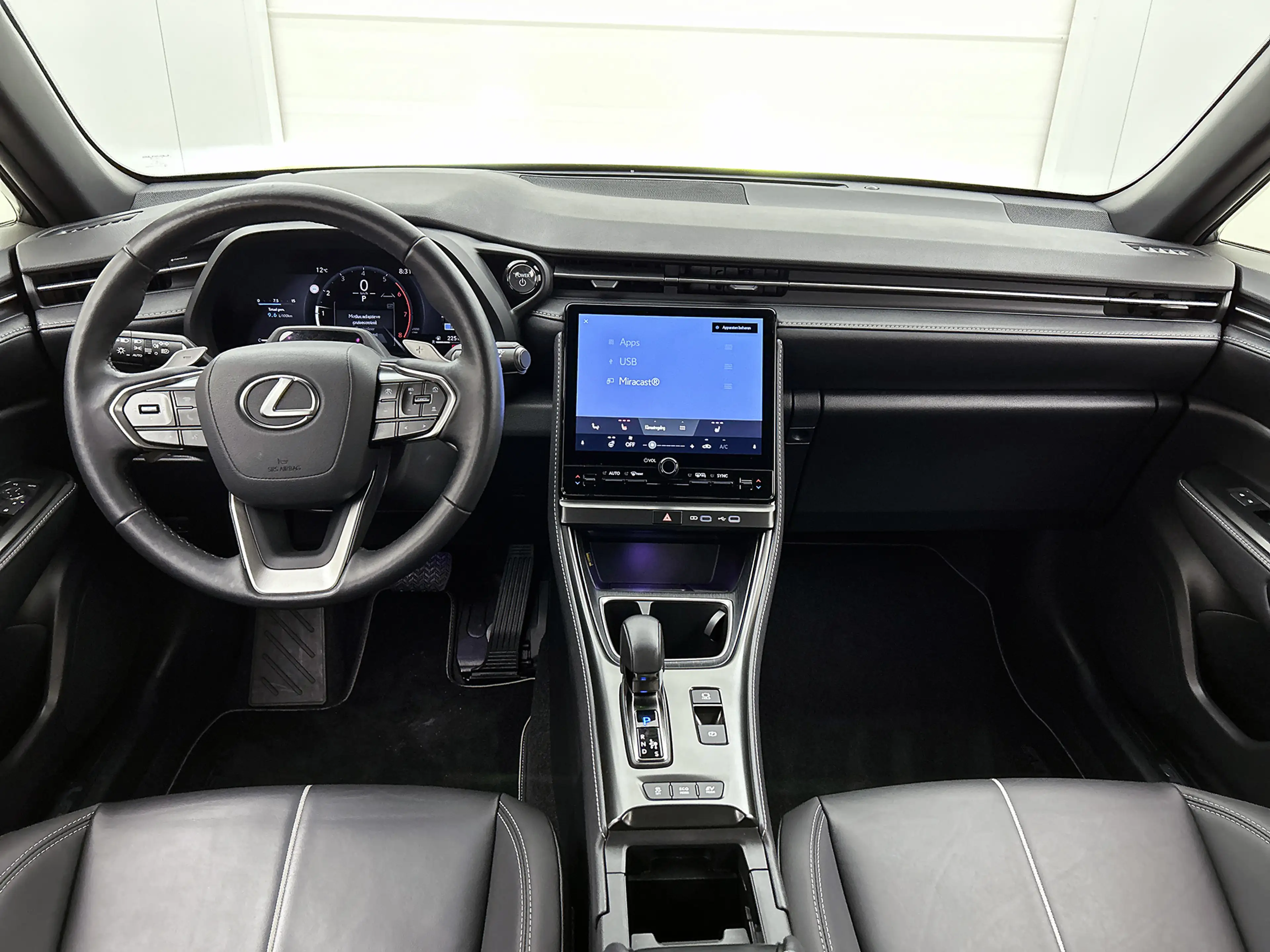 Lexus LBX Relax 2WD | BTW Voertuig | Premium uitgevoerd | De — photo 4
