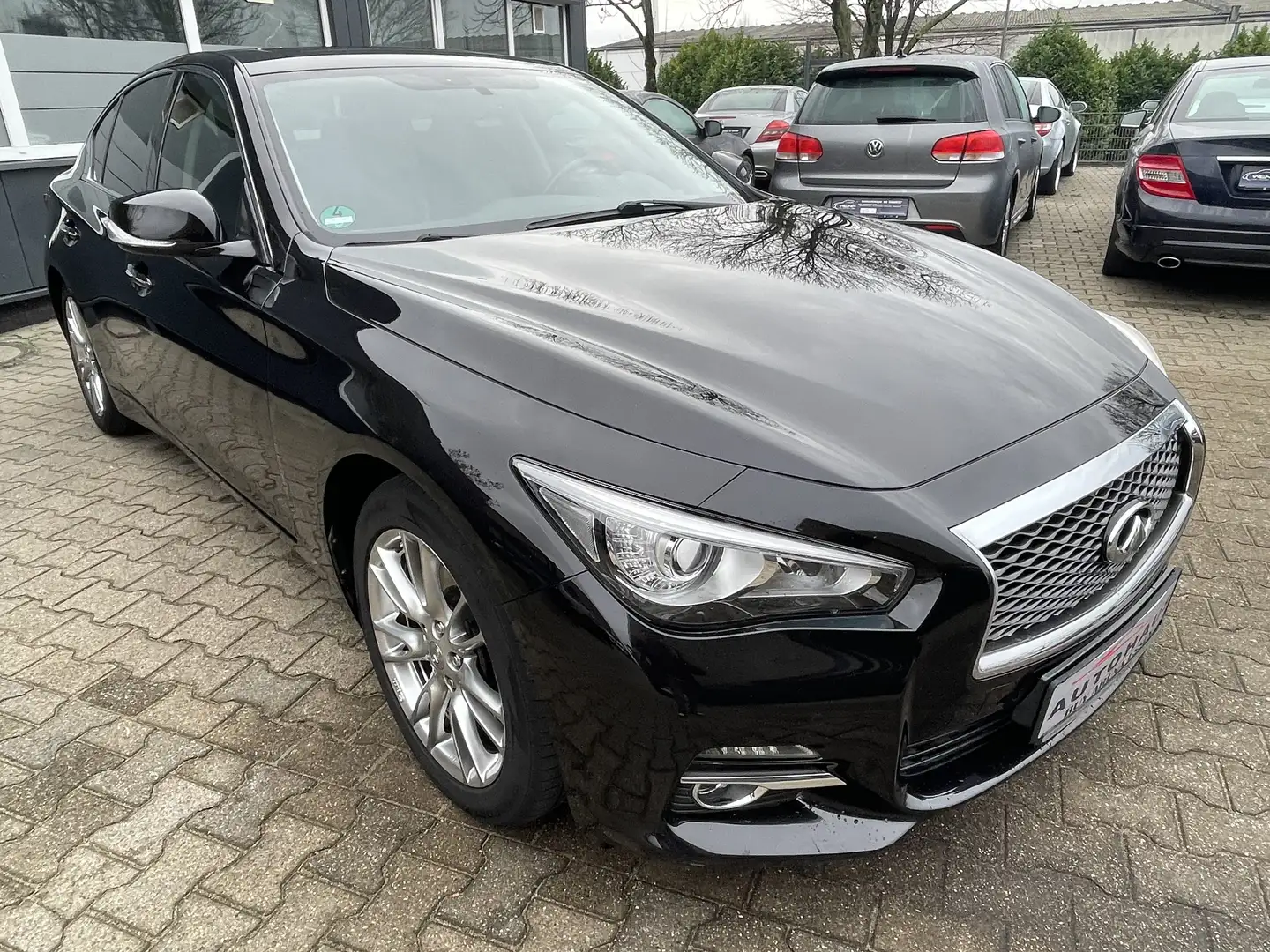 Infiniti Q50 2.2 D Premium Automatik Limousine TopGepflegt Voll Schwarz - 1