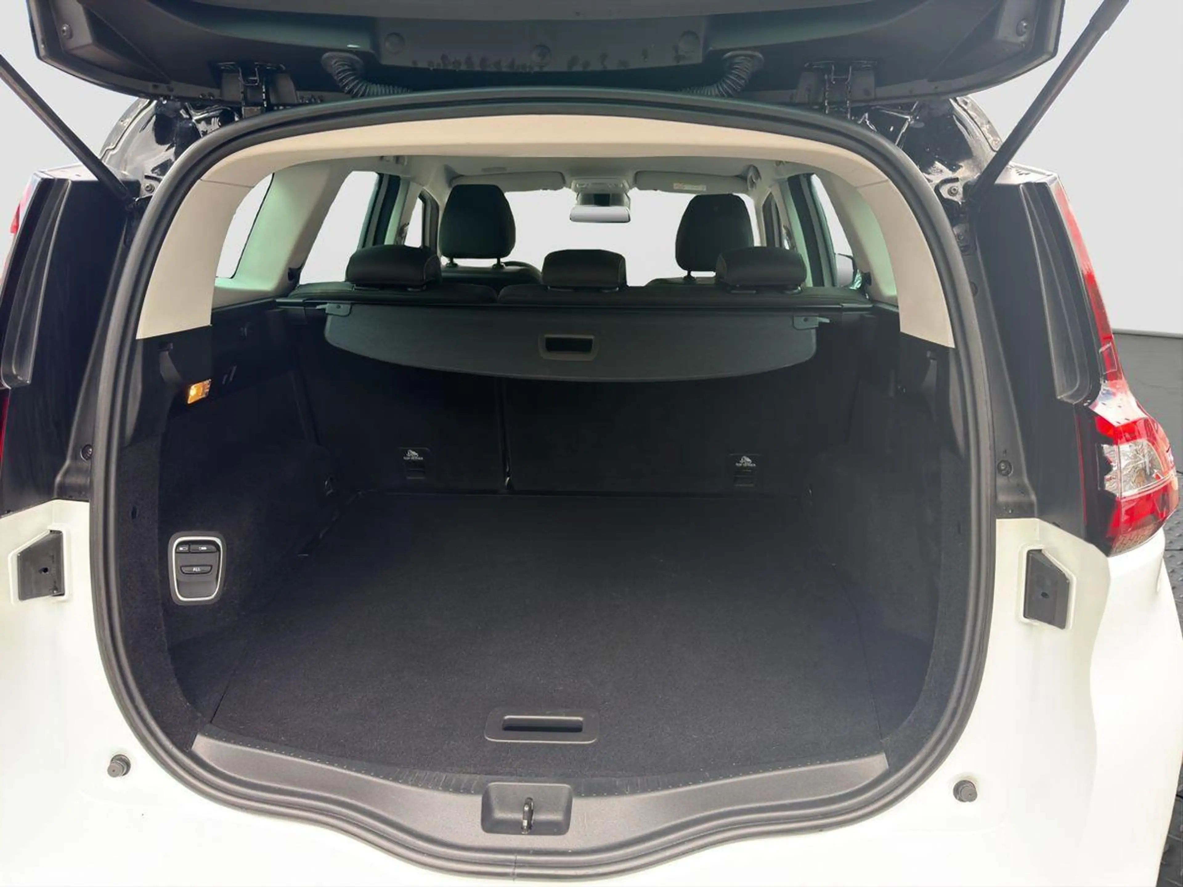 Renault Grand Scenic Grande Scenic Equilibre 1.3 TCE EDC — photo 6