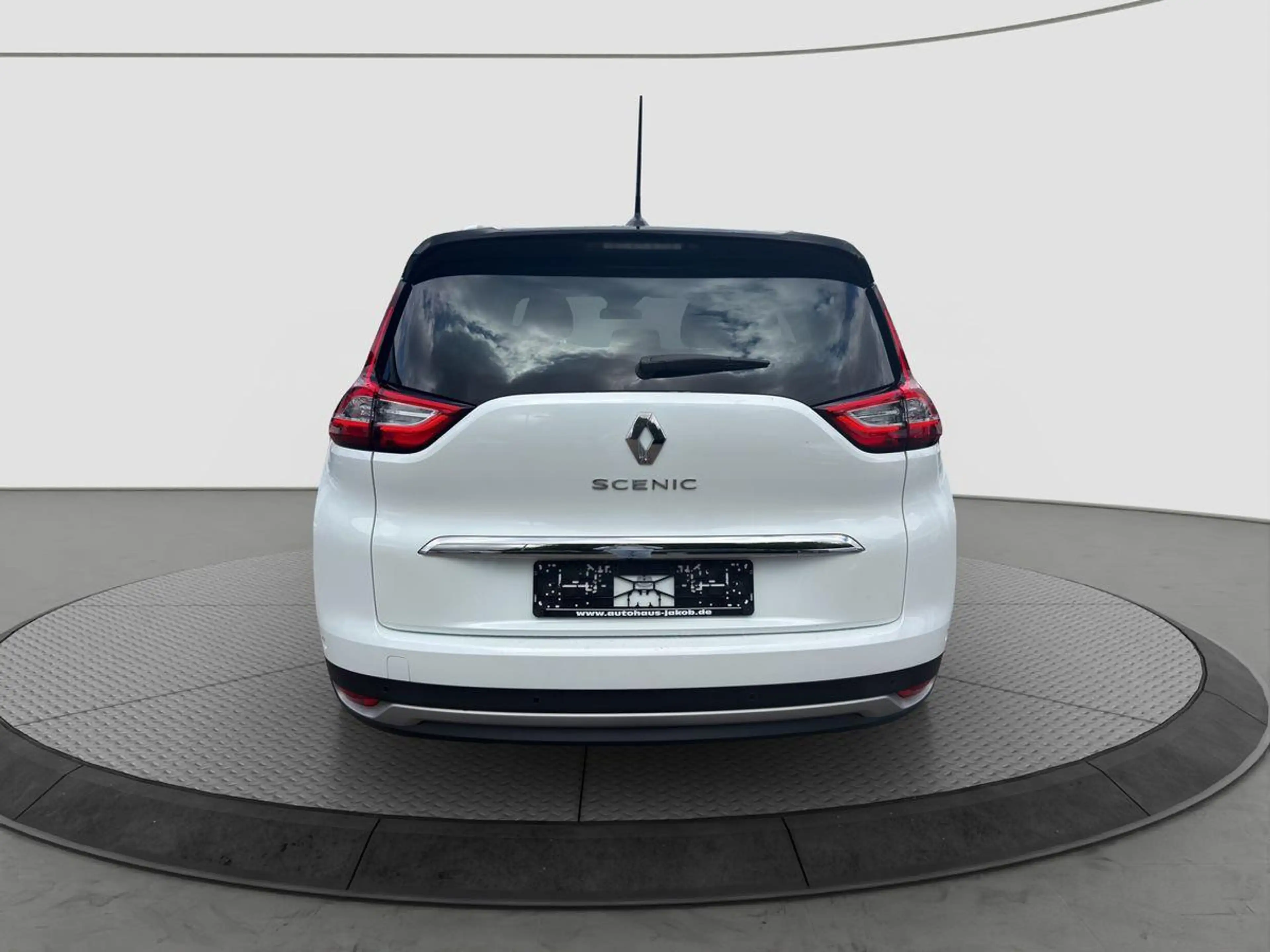 Renault Grand Scenic Grande Scenic Equilibre 1.3 TCE EDC — photo 5