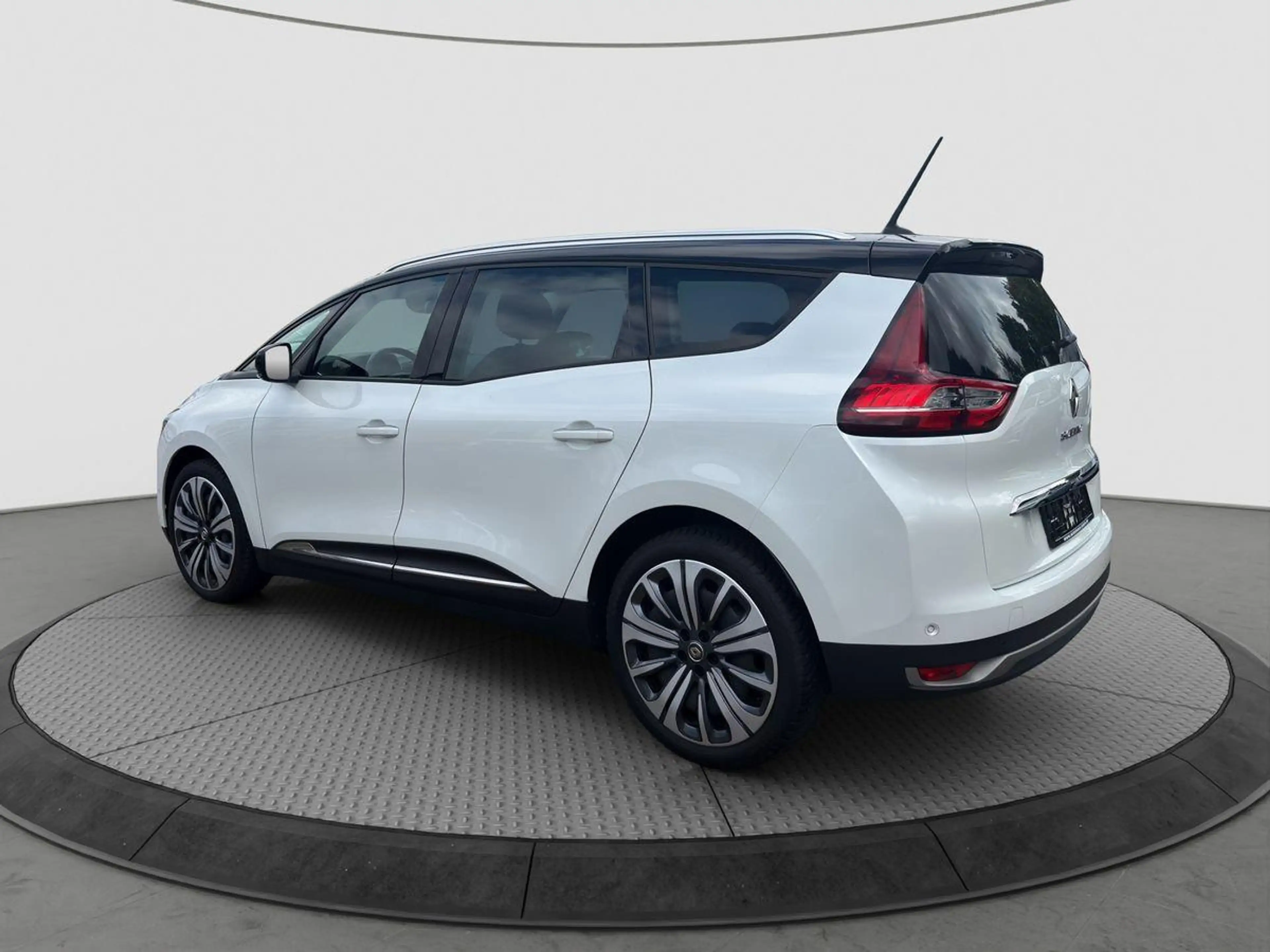 Renault Grand Scenic Grande Scenic Equilibre 1.3 TCE EDC — photo 4