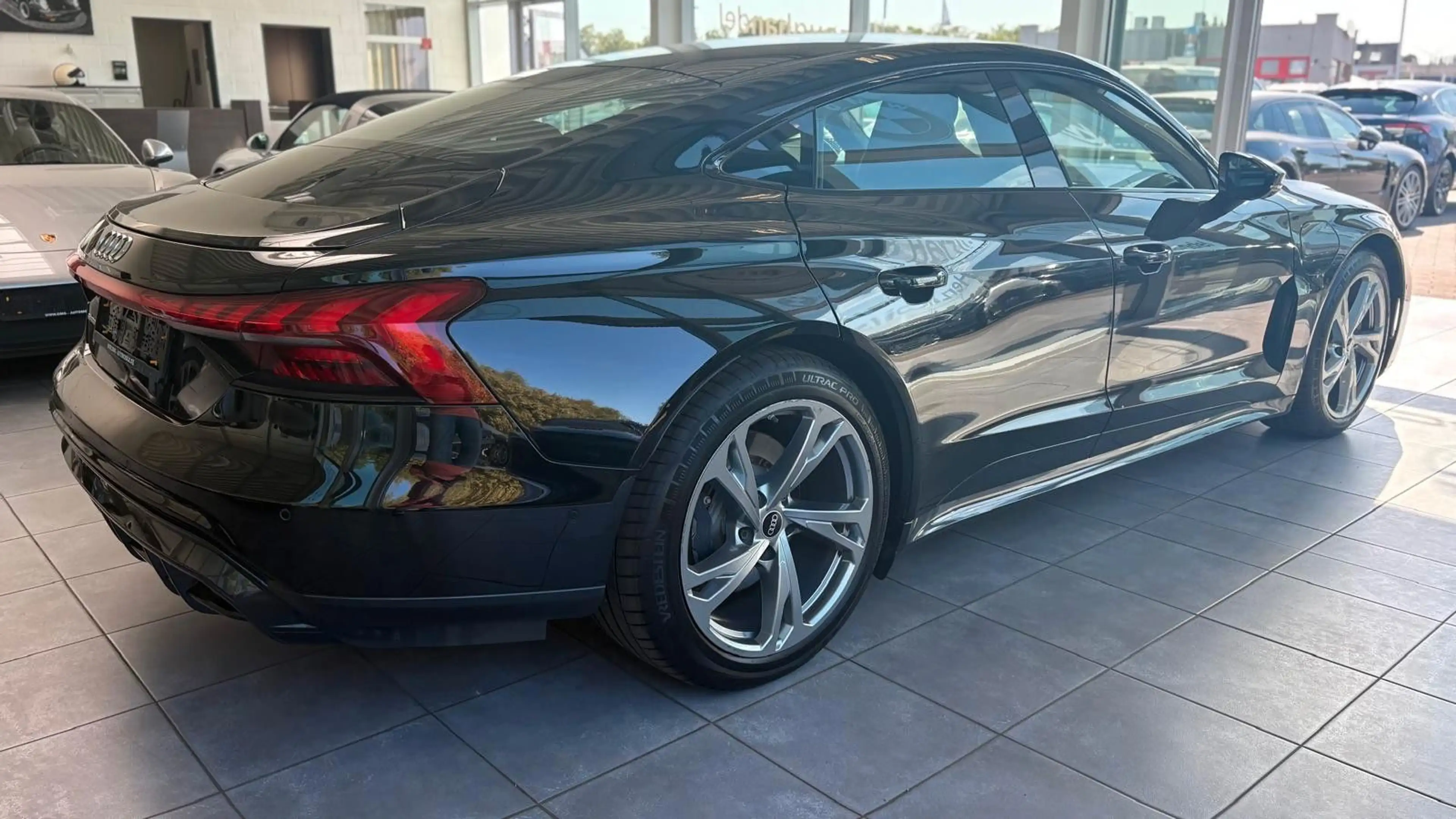 Audi e-tron GT quattro — photo 3