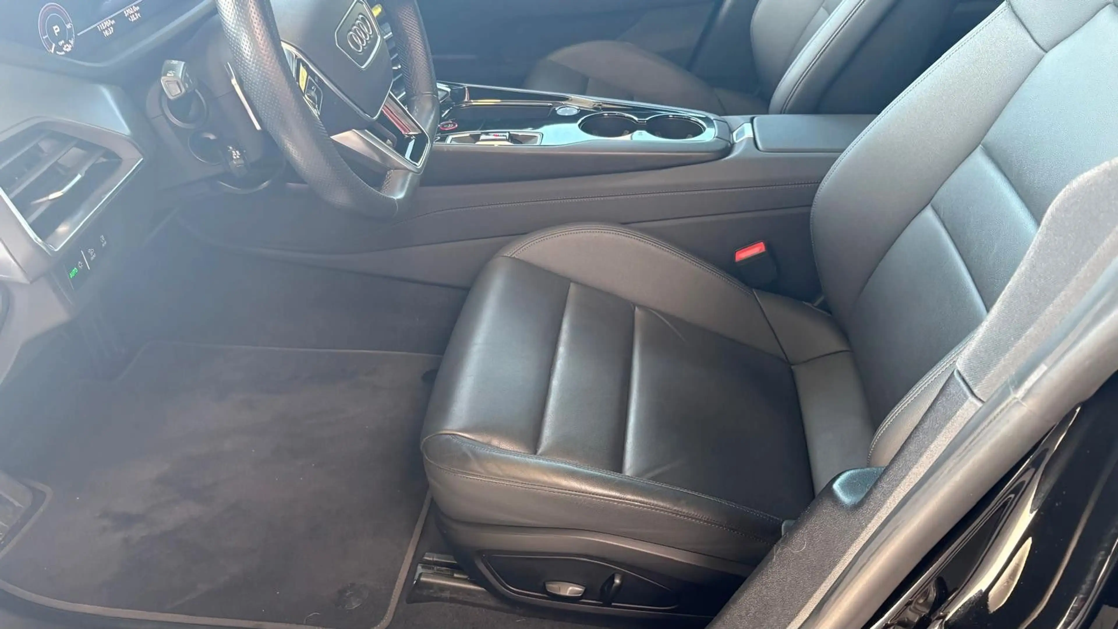 Audi e-tron GT quattro — photo 13