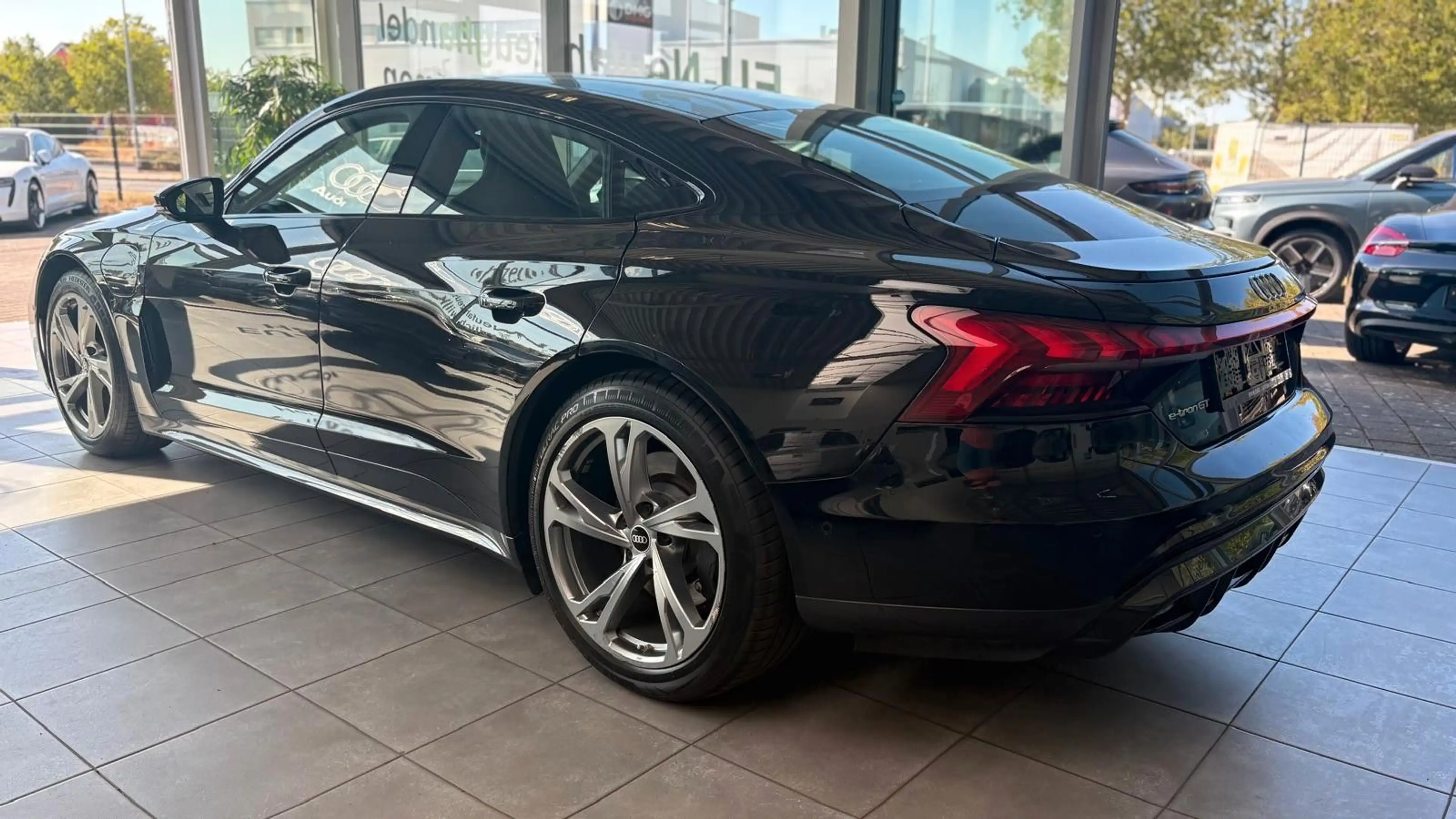 Audi e-tron GT quattro — photo 4
