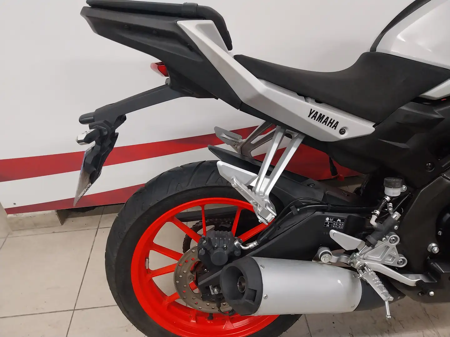 Yamaha MT-125 Gris - 2