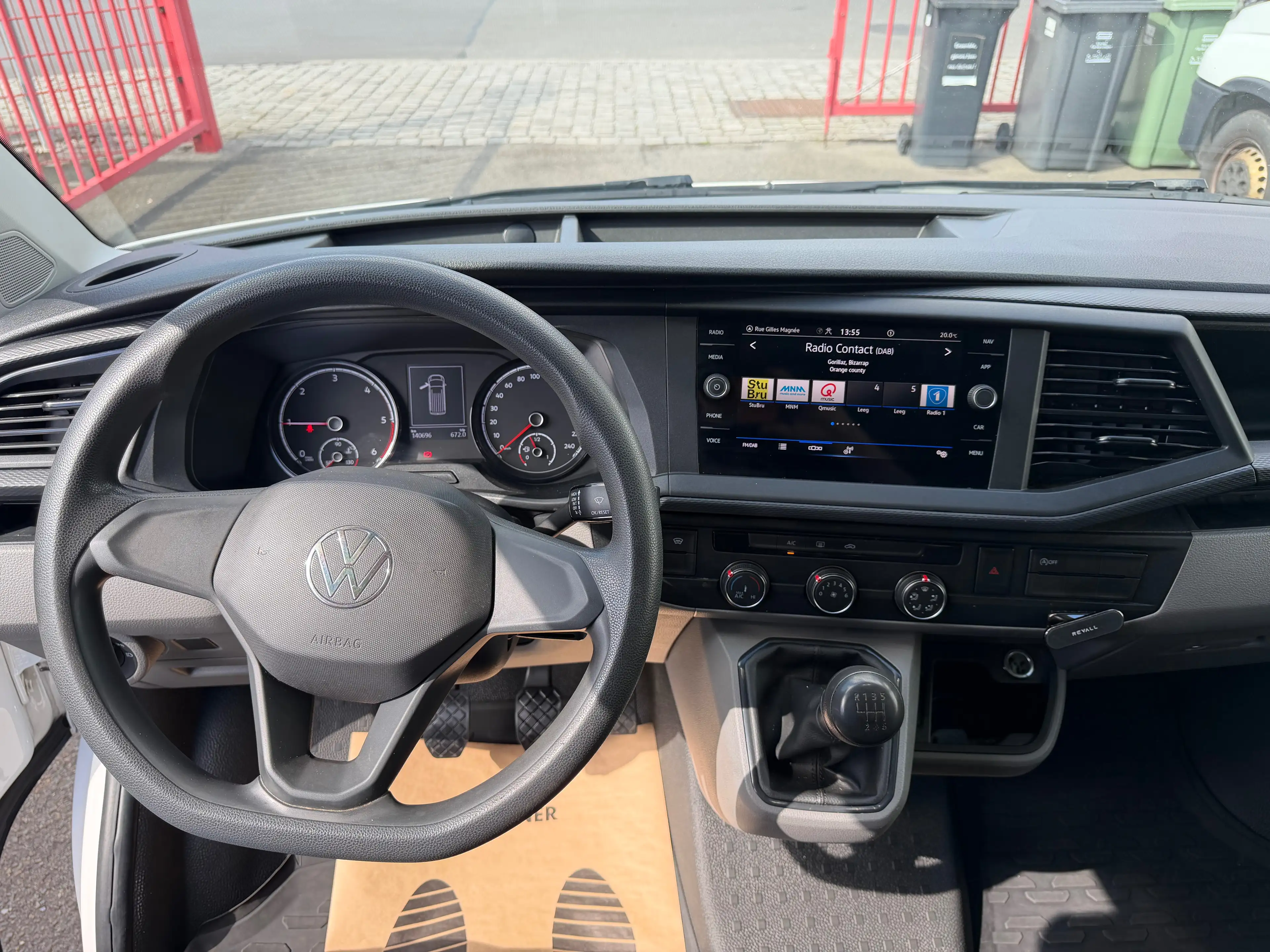Volkswagen Transporter L2H1 — photo 12