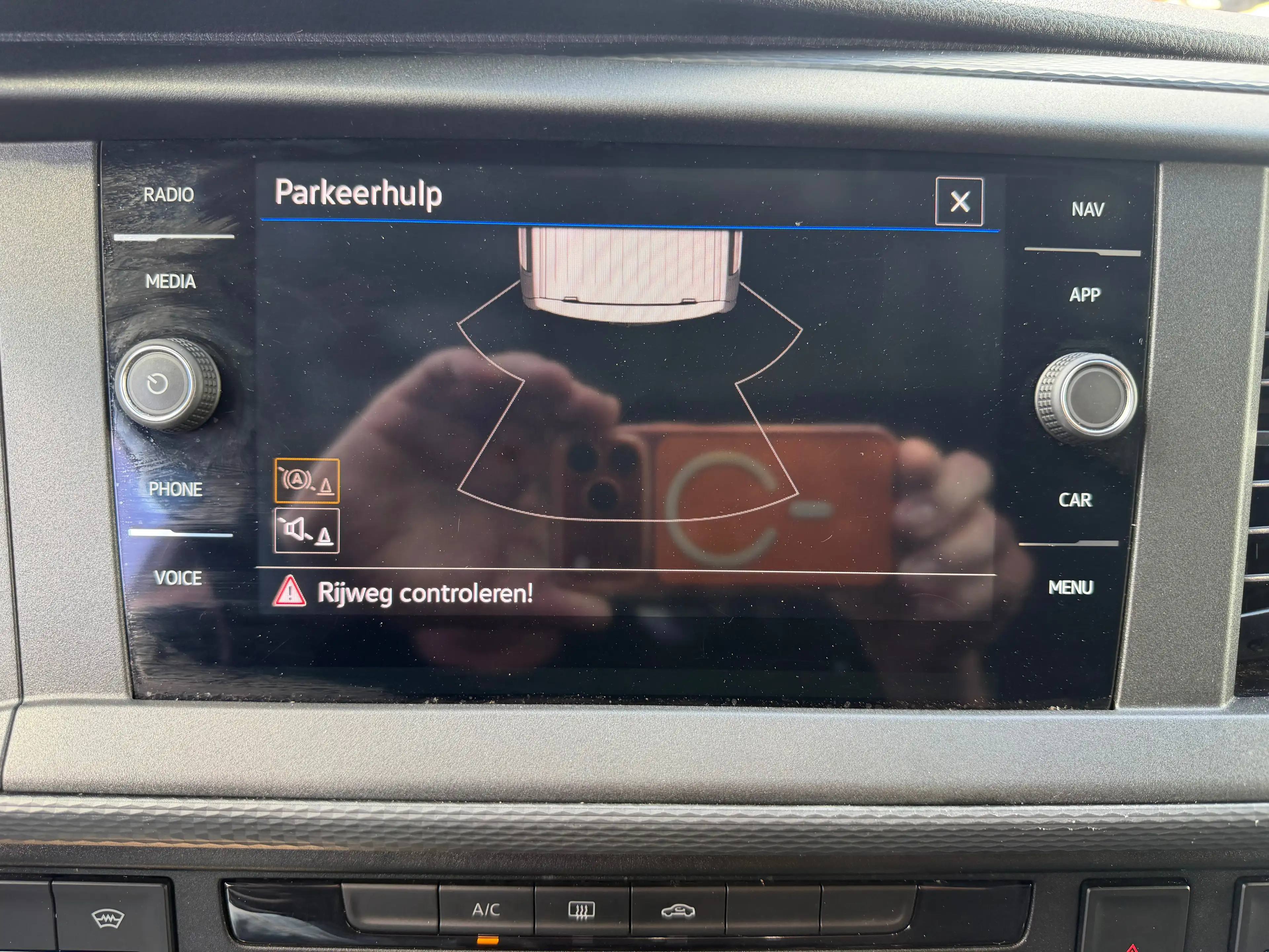 Volkswagen Transporter L2H1 — photo 13