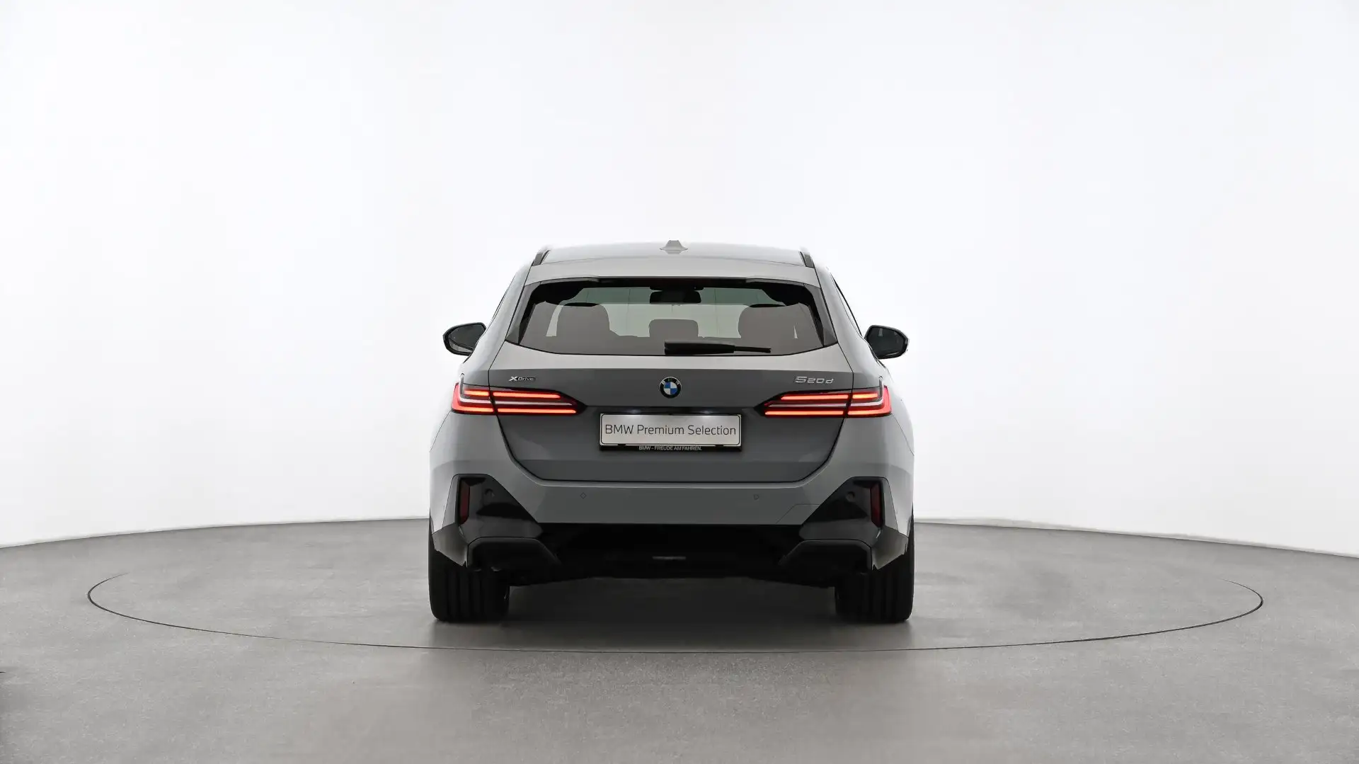 BMW 520 d xDrive *M-Paket/AHK/Sitzlüftung/Innovationspaket/H&K Sound/DA-Prof./Adapt. LED* Grau - 2
