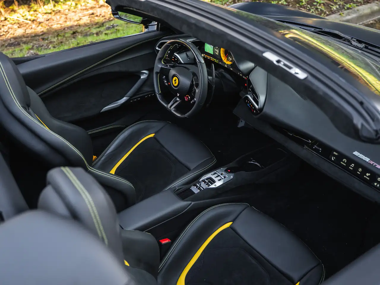 Ferrari 296 GTS снимка Ferrari 296 GTS