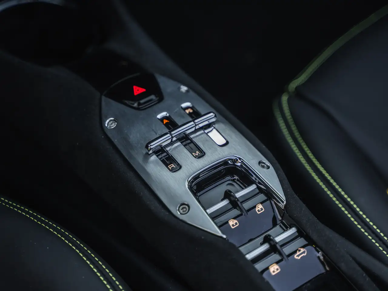 Ferrari 296 GTS снимка Ferrari 296 GTS