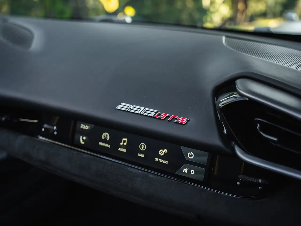 Ferrari 296 GTS снимка Ferrari 296 GTS