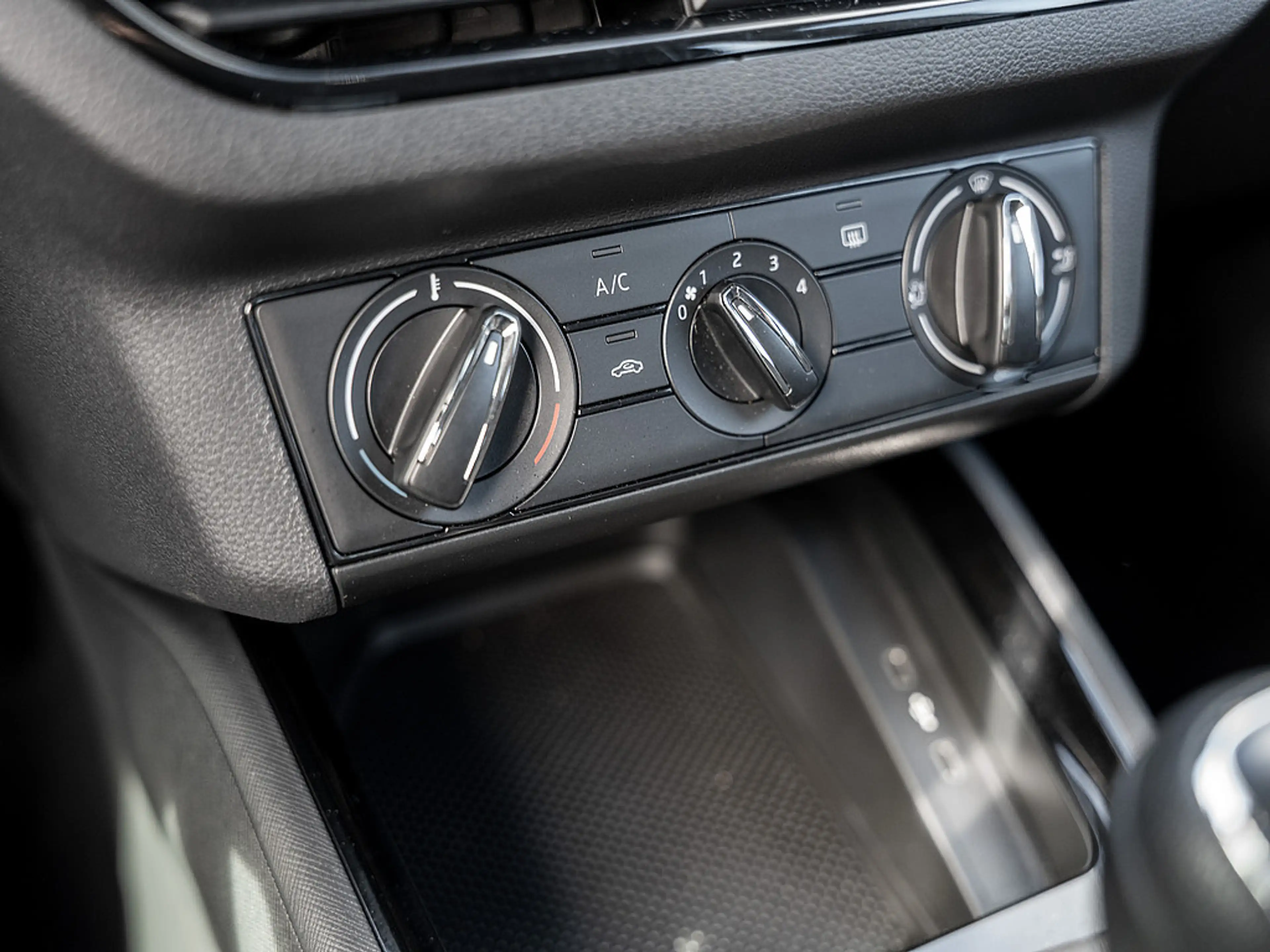 Skoda Kamiq 1.0 TSI Ambition TEMP KAM LED KLIMA PDC — photo 8