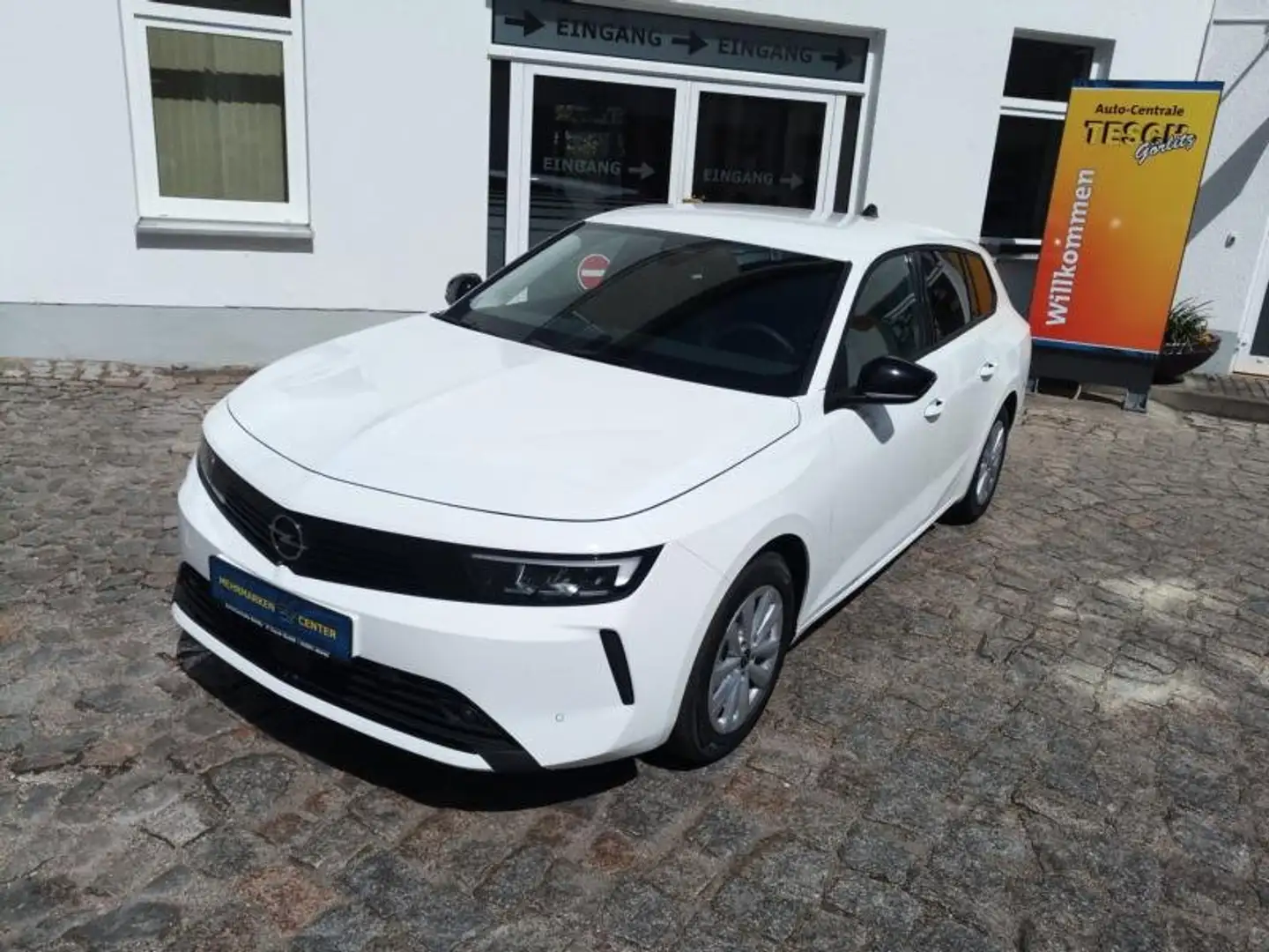 Opel Astra Sports Tourer 1.2 Turbo Business Edition Weiß - 2