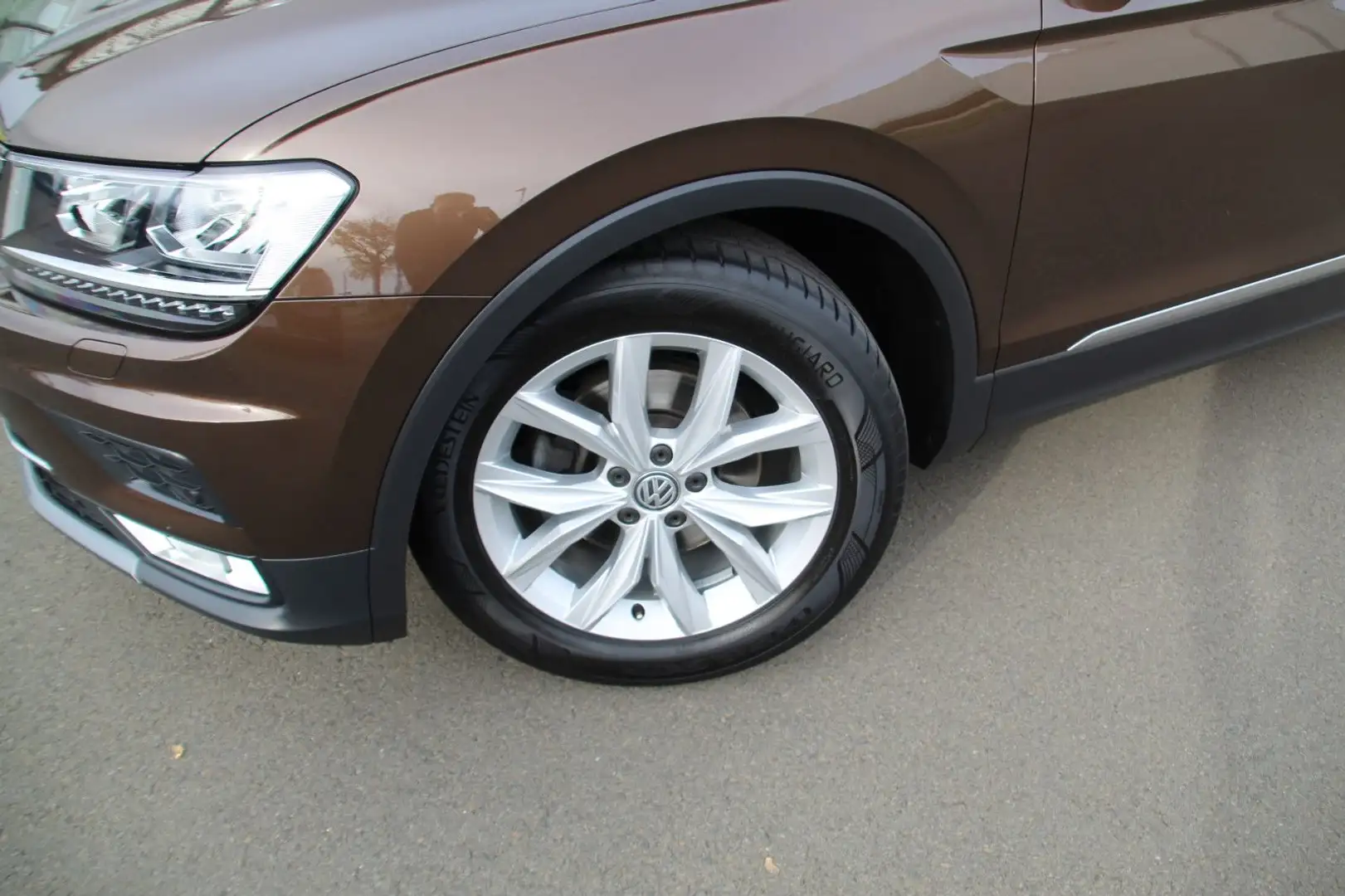 Volkswagen Tiguan Highline TDI AHK+ACC+APP+Shz+LED+Navi Braun - 2