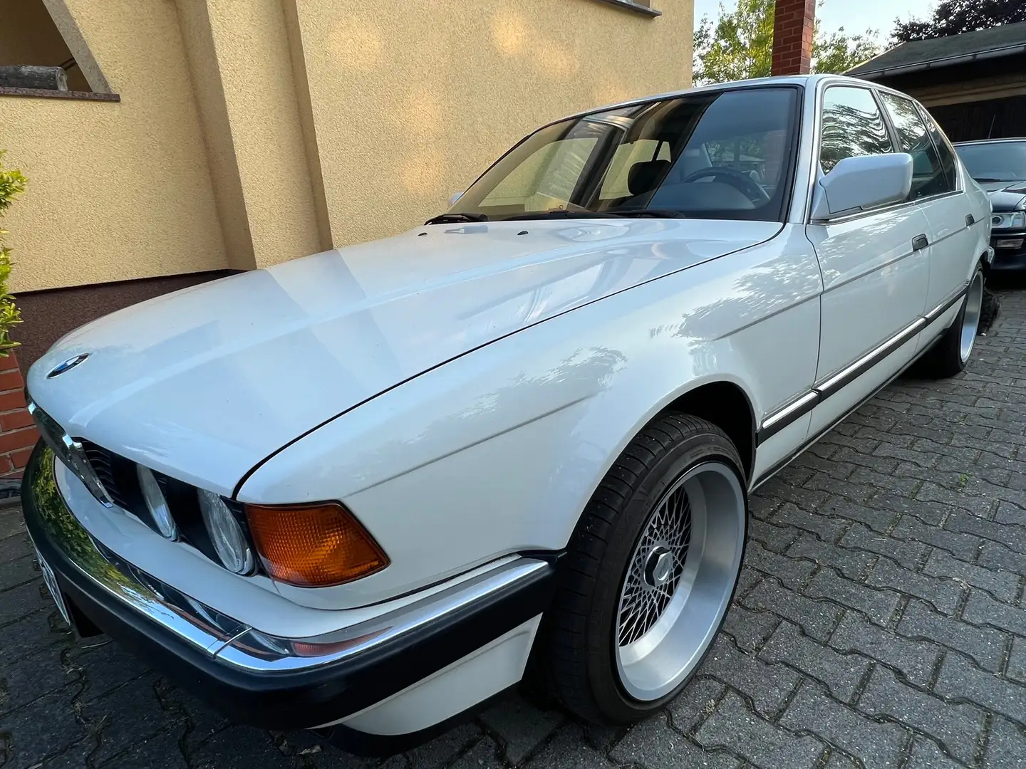BMW 750 750i bijela - 1