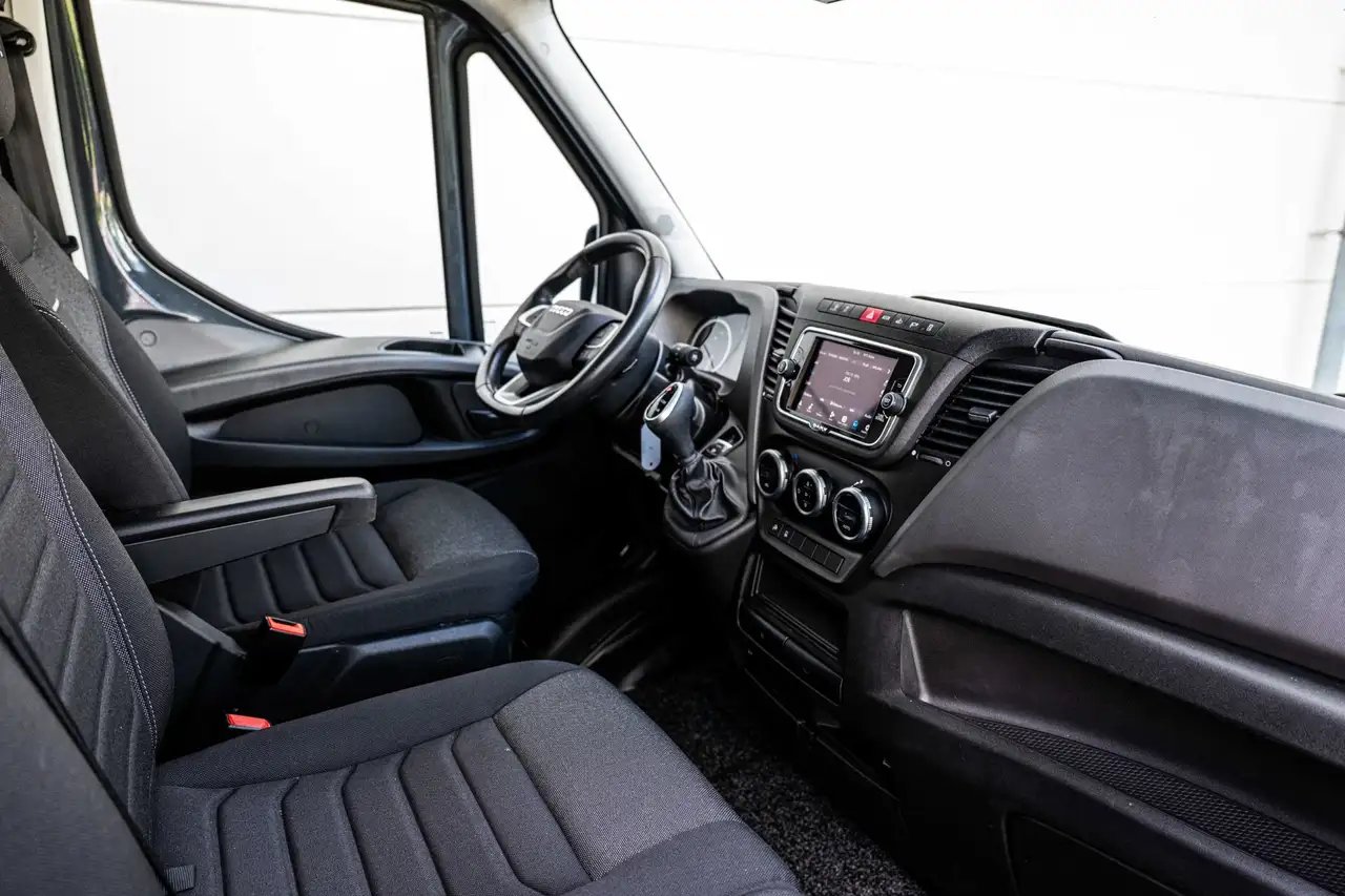 Iveco Daily 2023 — фото 24