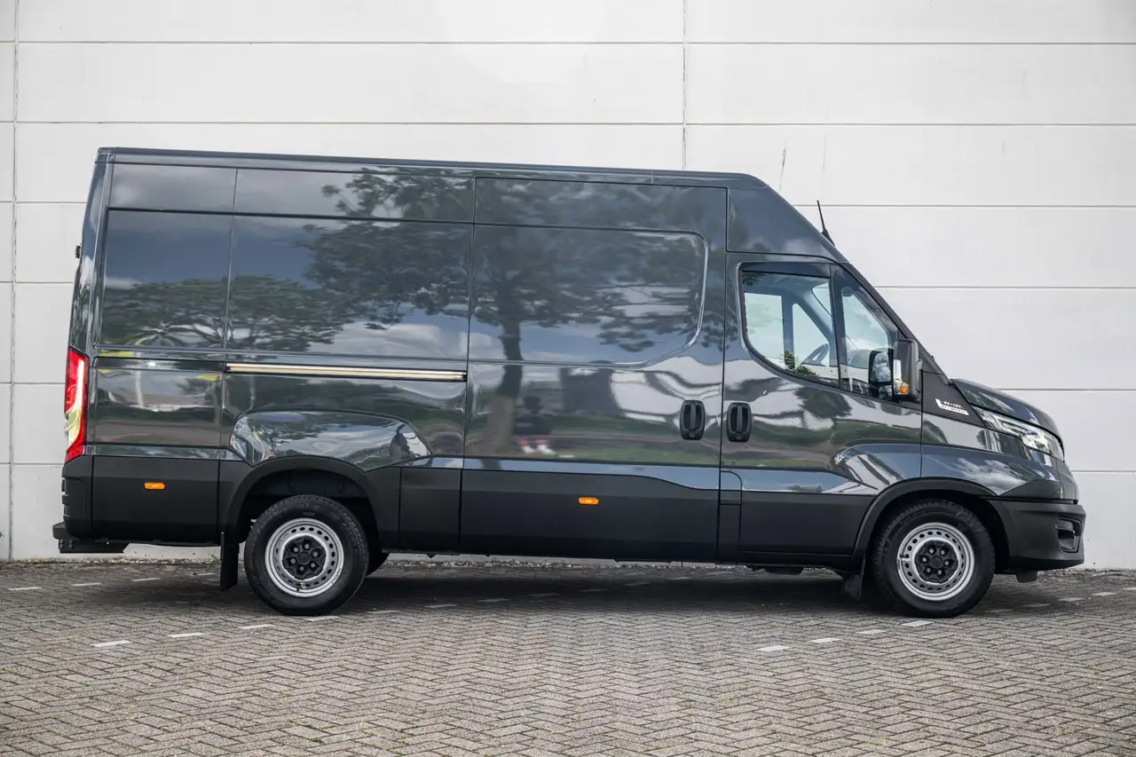 Iveco Daily 2023 — фото 6